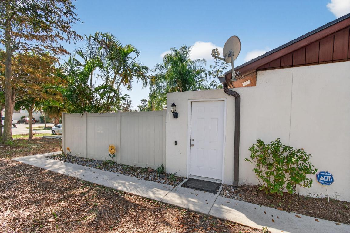 SUGAR POND MANOR OF WELLINGTON - Residential