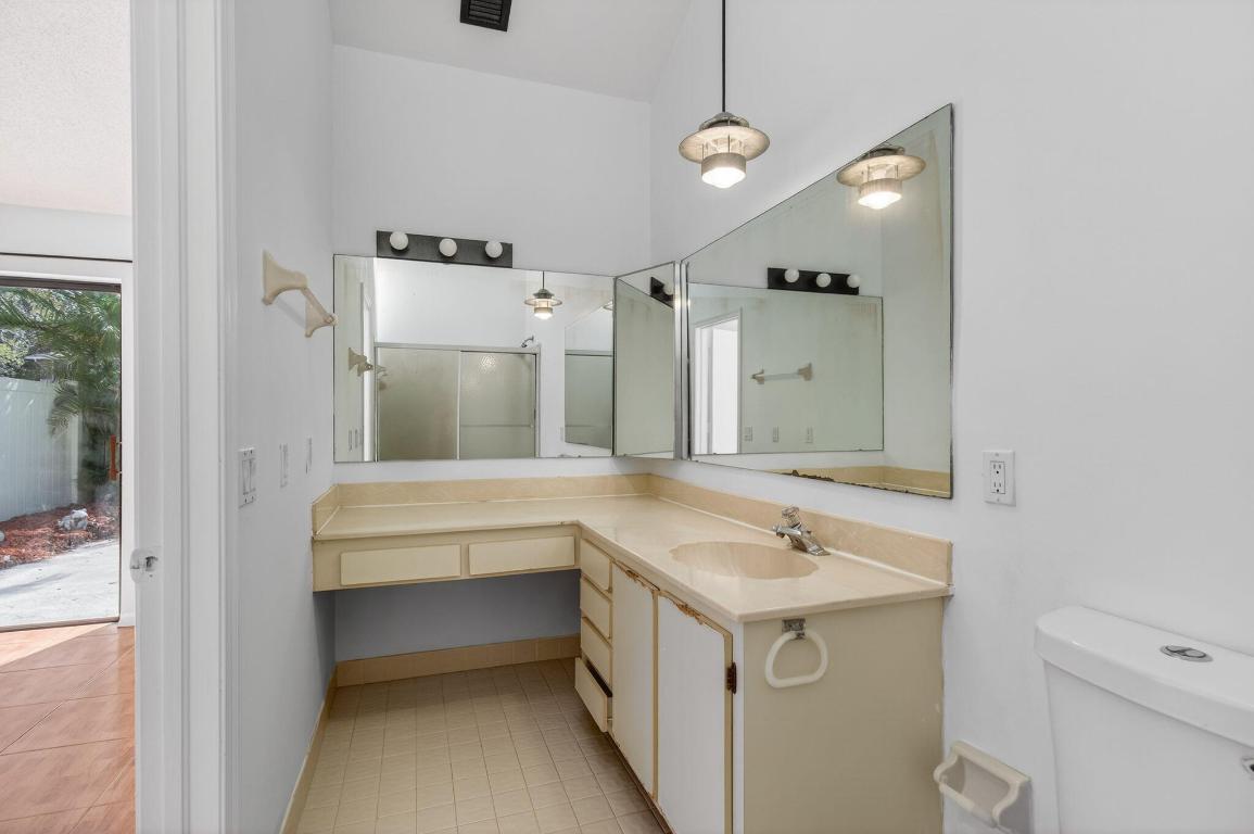 SUGAR POND MANOR OF WELLINGTON - Residential