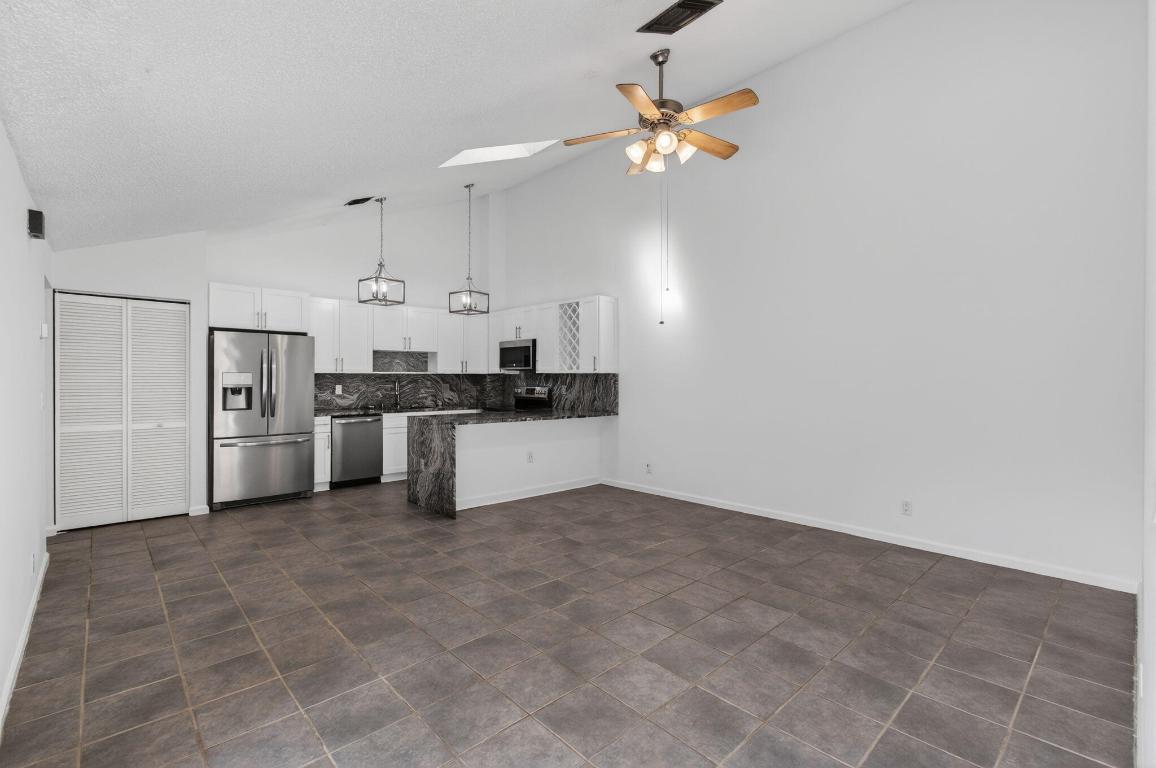 SUGAR POND MANOR OF WELLINGTON - Residential