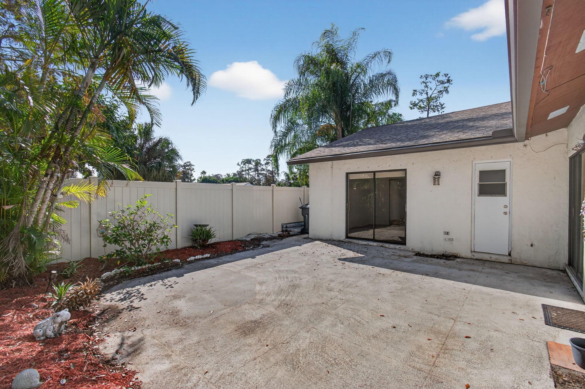 SUGAR POND MANOR OF WELLI - Residential