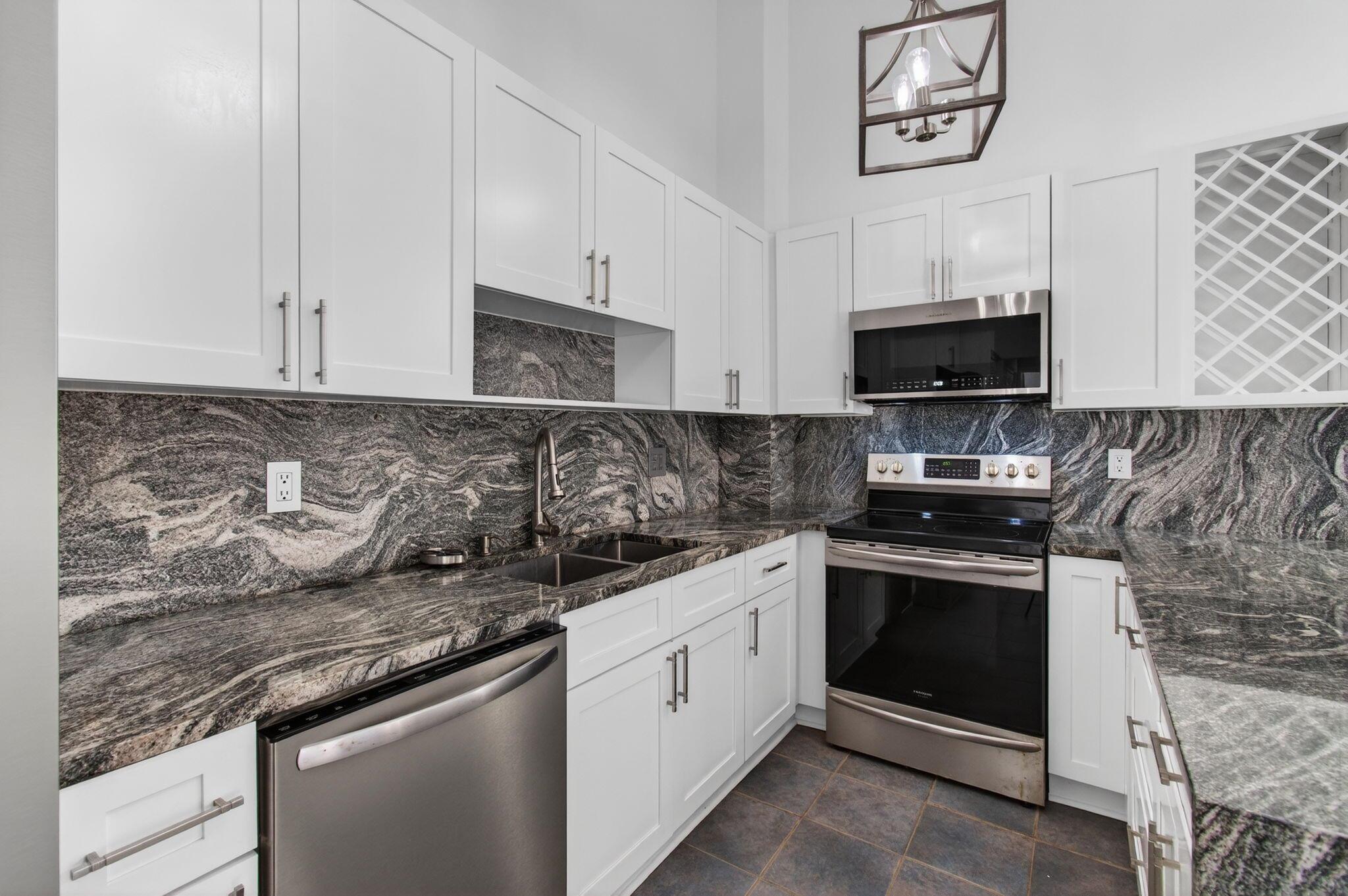 SUGAR POND MANOR OF WELLI - Residential