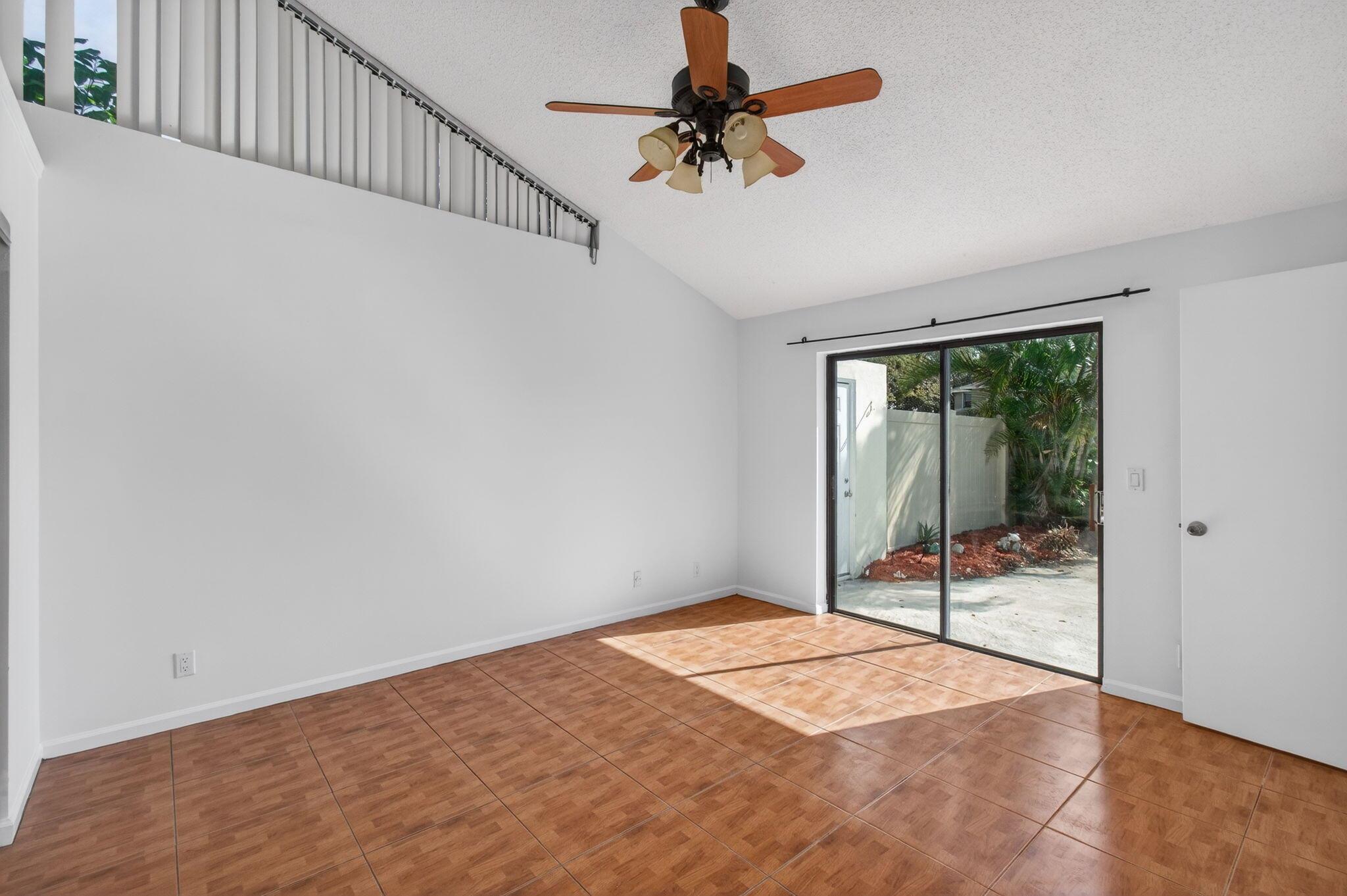 SUGAR POND MANOR OF WELLI - Residential