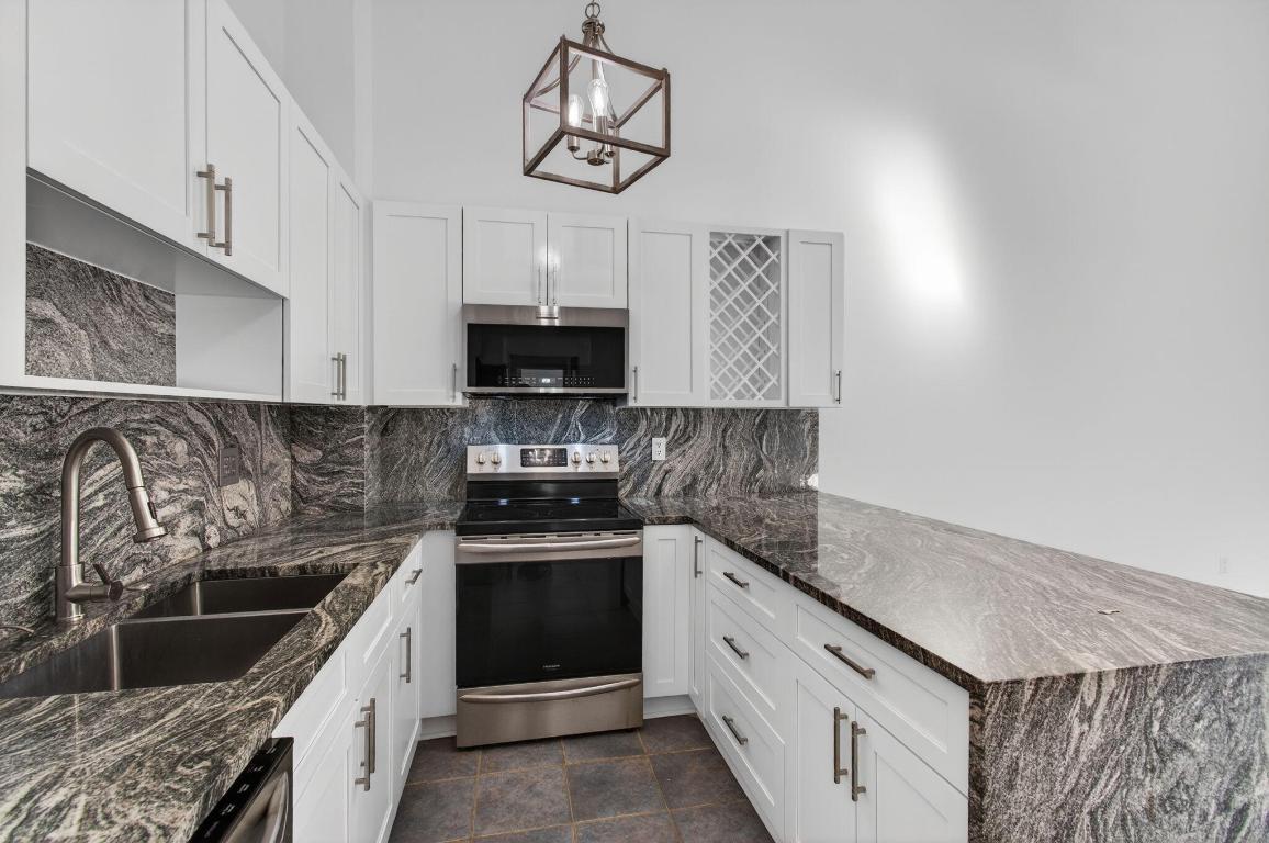 SUGAR POND MANOR OF WELLINGTON - Residential