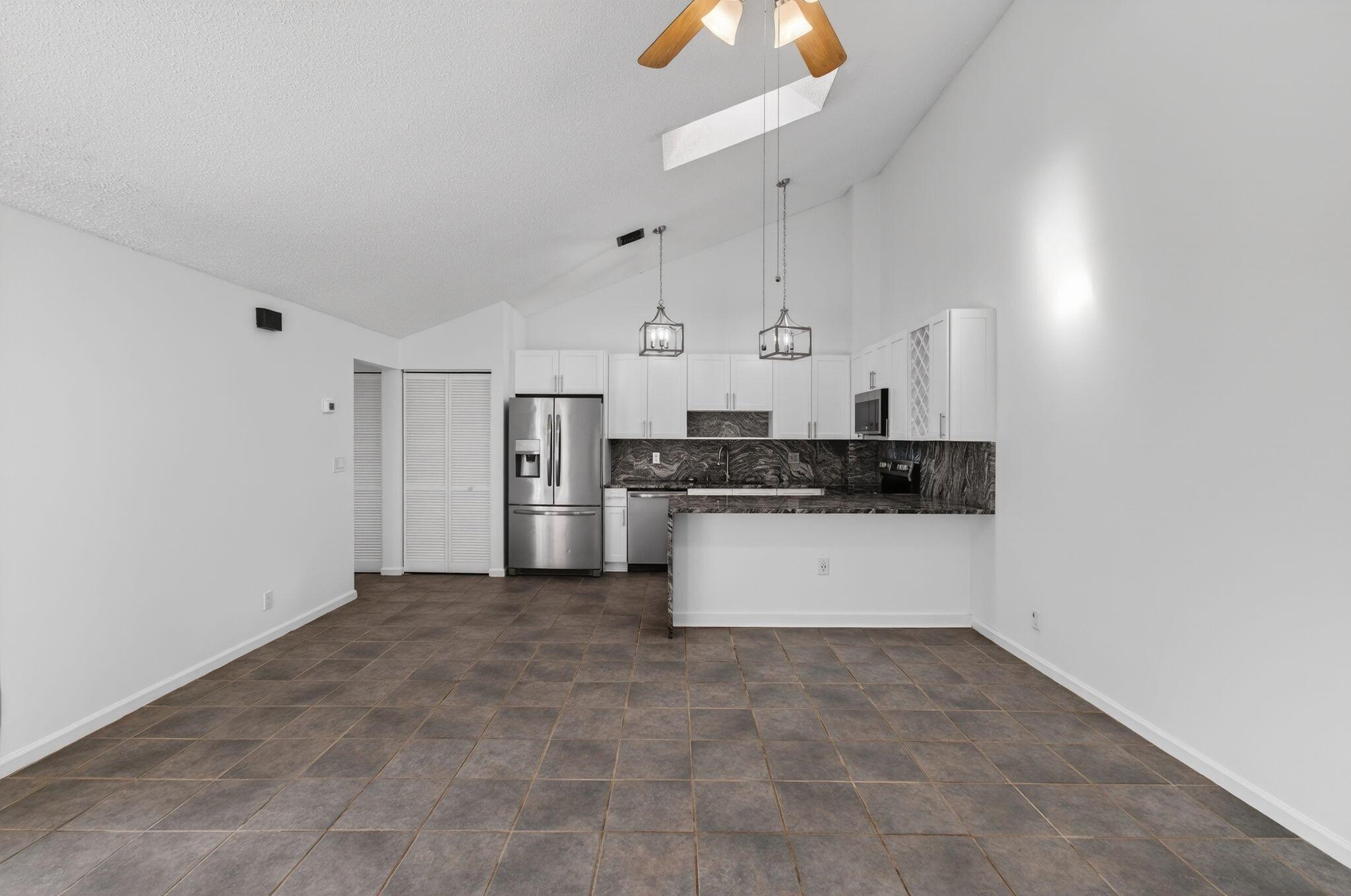 SUGAR POND MANOR OF WELLI - Residential