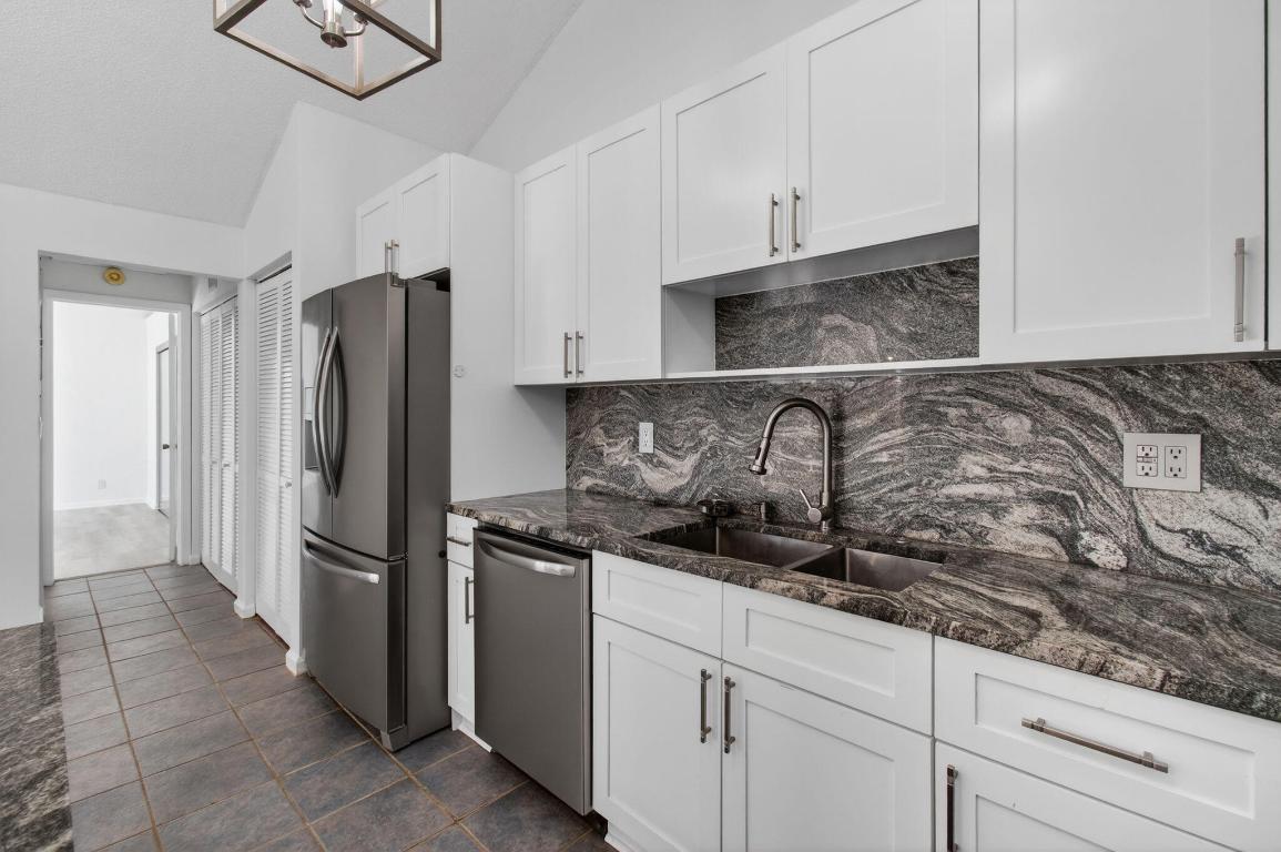 SUGAR POND MANOR OF WELLINGTON - Residential