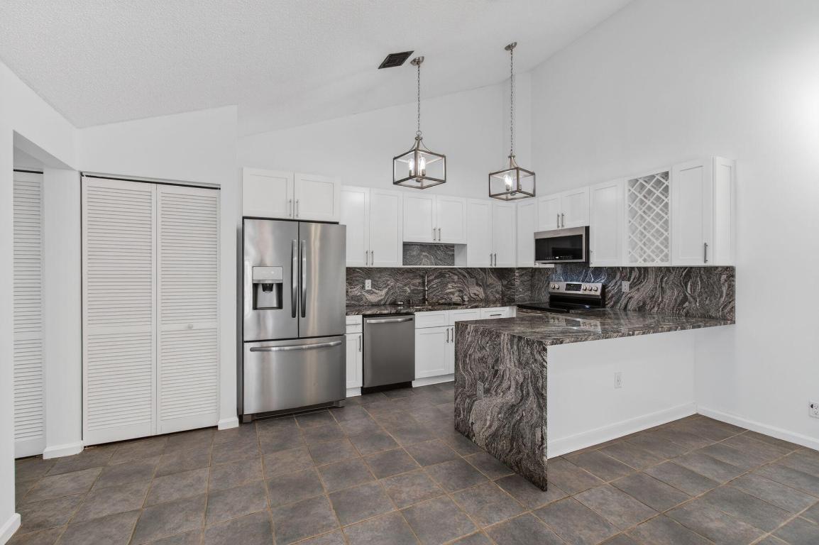 SUGAR POND MANOR OF WELLINGTON - Residential