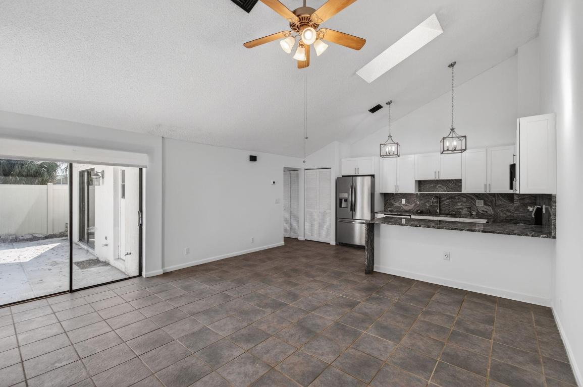 SUGAR POND MANOR OF WELLINGTON - Residential