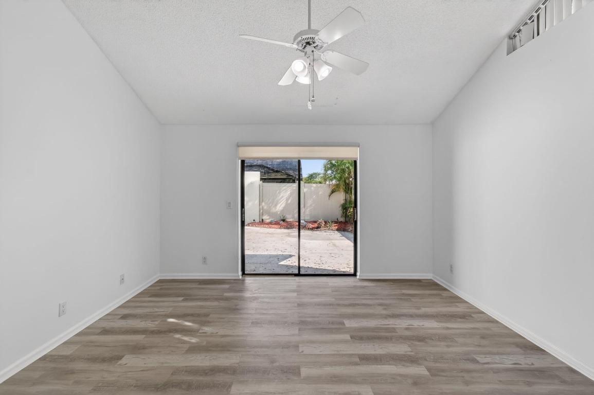 SUGAR POND MANOR OF WELLINGTON - Residential