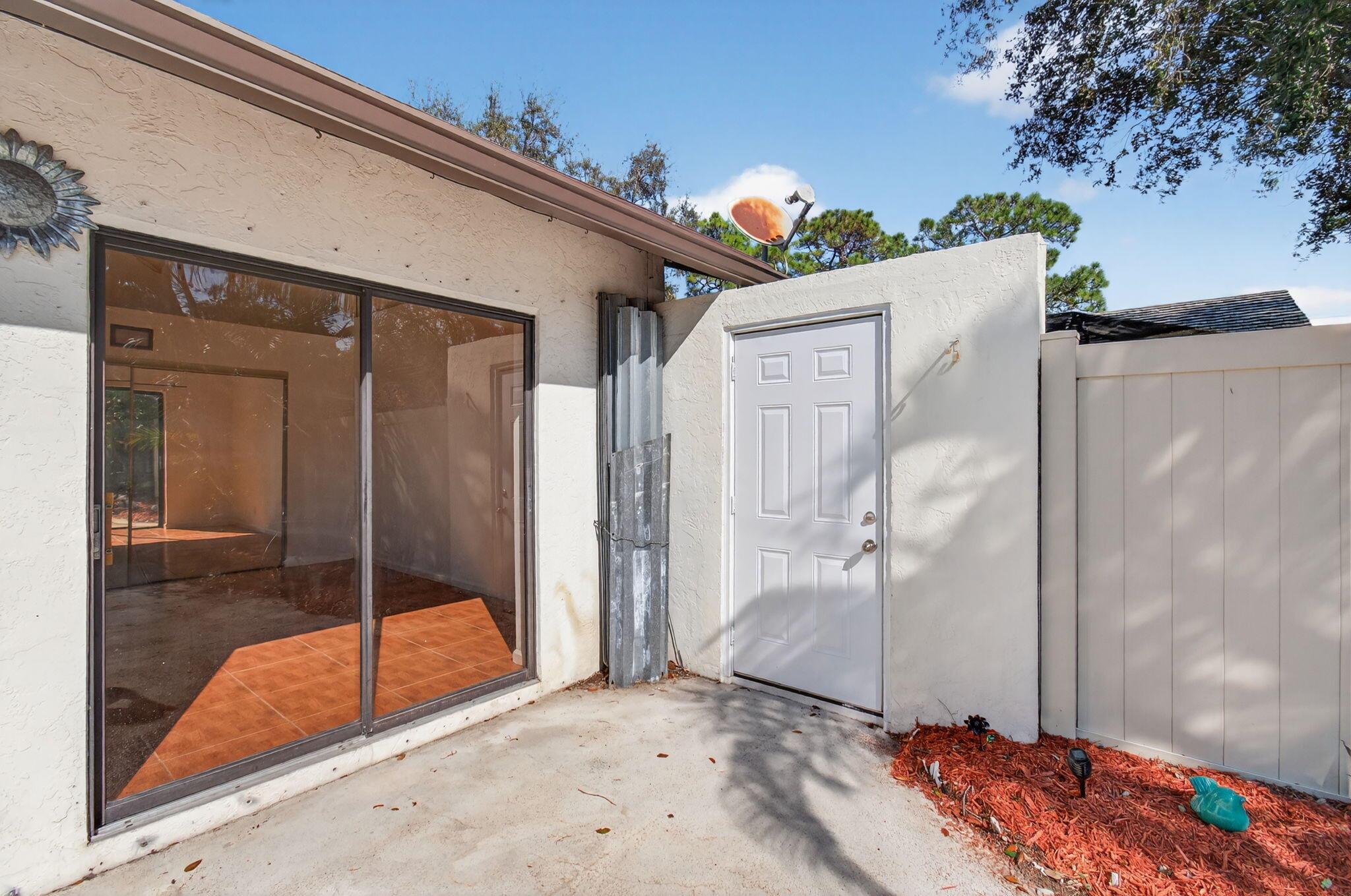 SUGAR POND MANOR OF WELLI - Residential