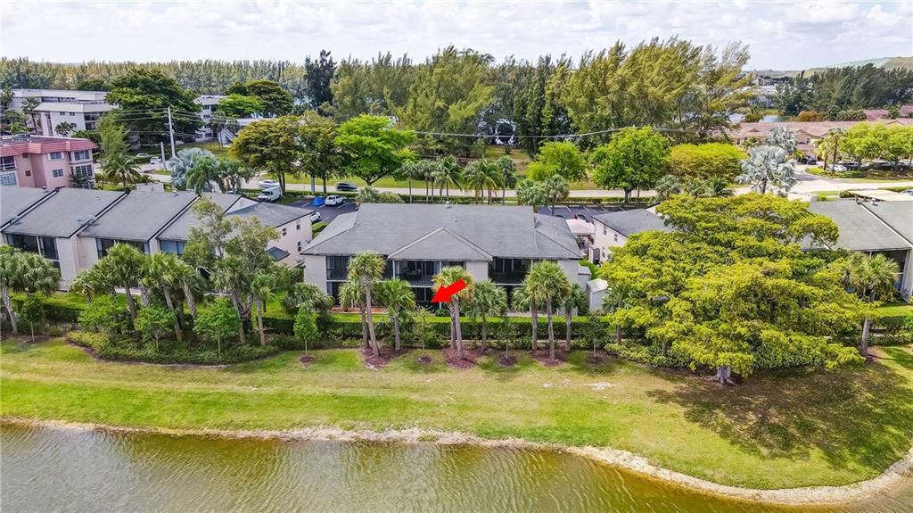 NINTH GREEN AT CRYSTAL LK - Residential
