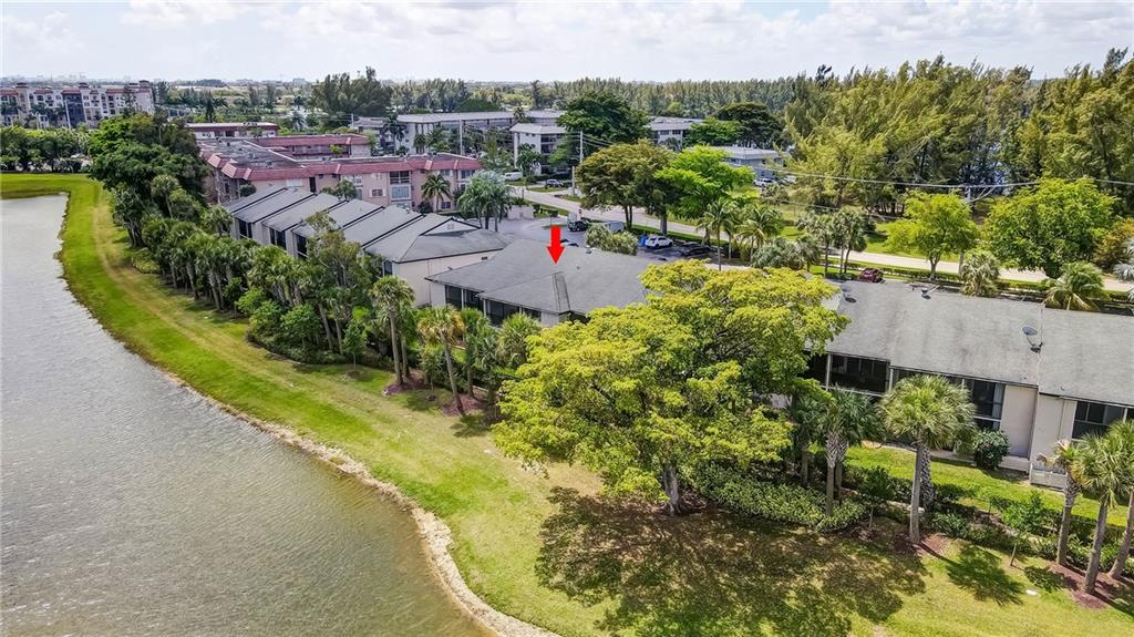 NINTH GREEN AT CRYSTAL LK - Residential