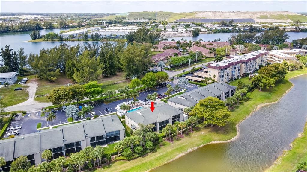 NINTH GREEN AT CRYSTAL LK - Residential
