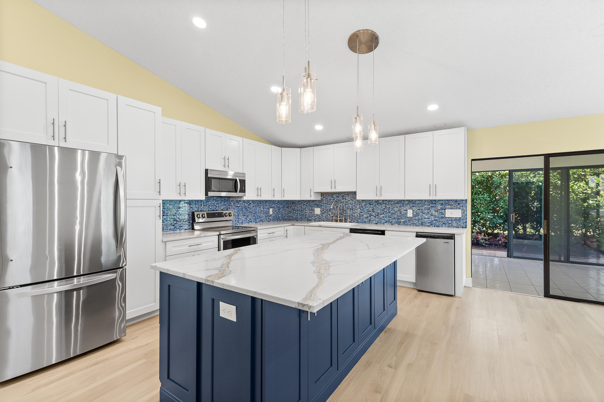 RAINBERRY ESTATES - Residential