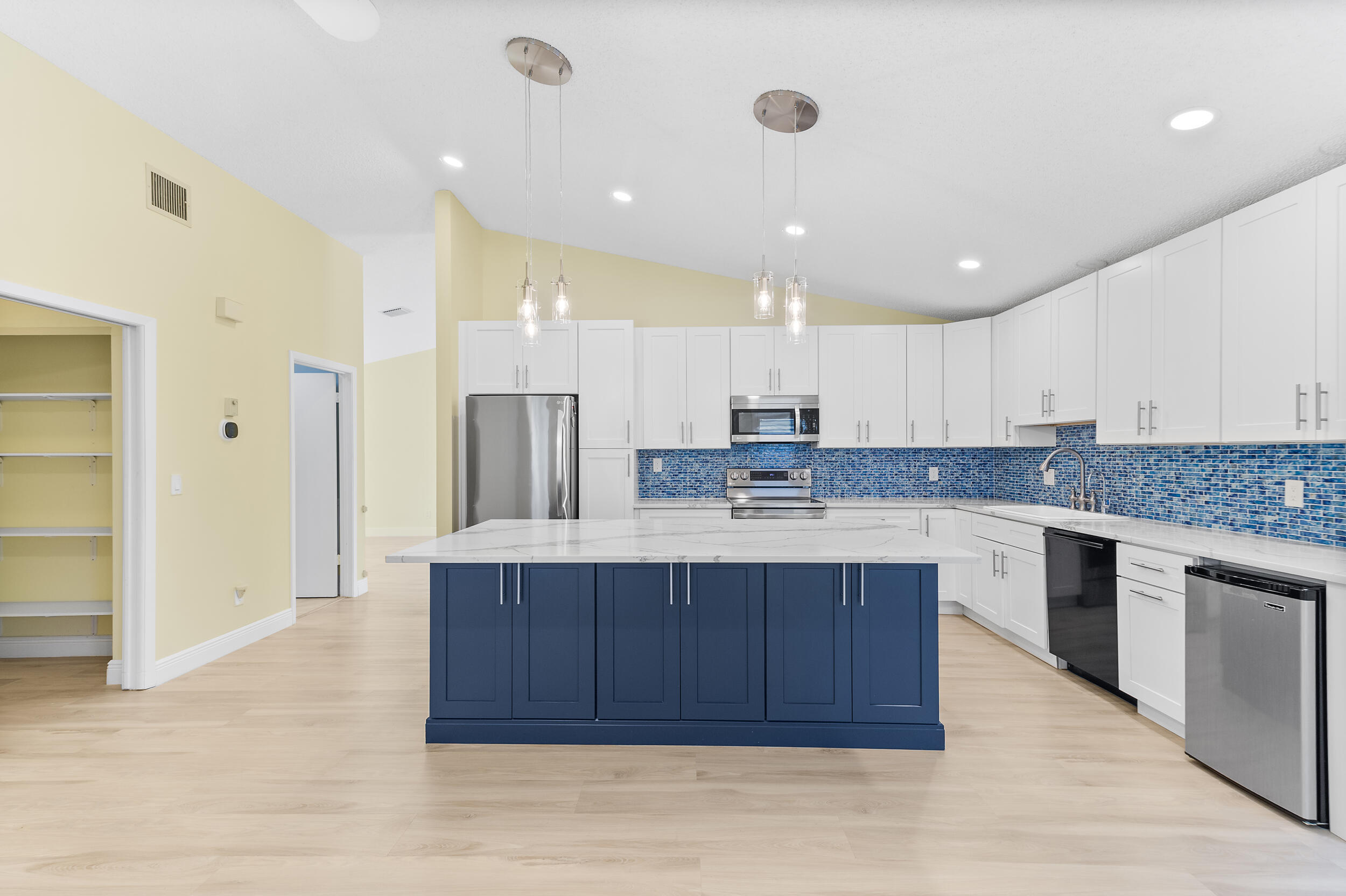 RAINBERRY ESTATES - Residential