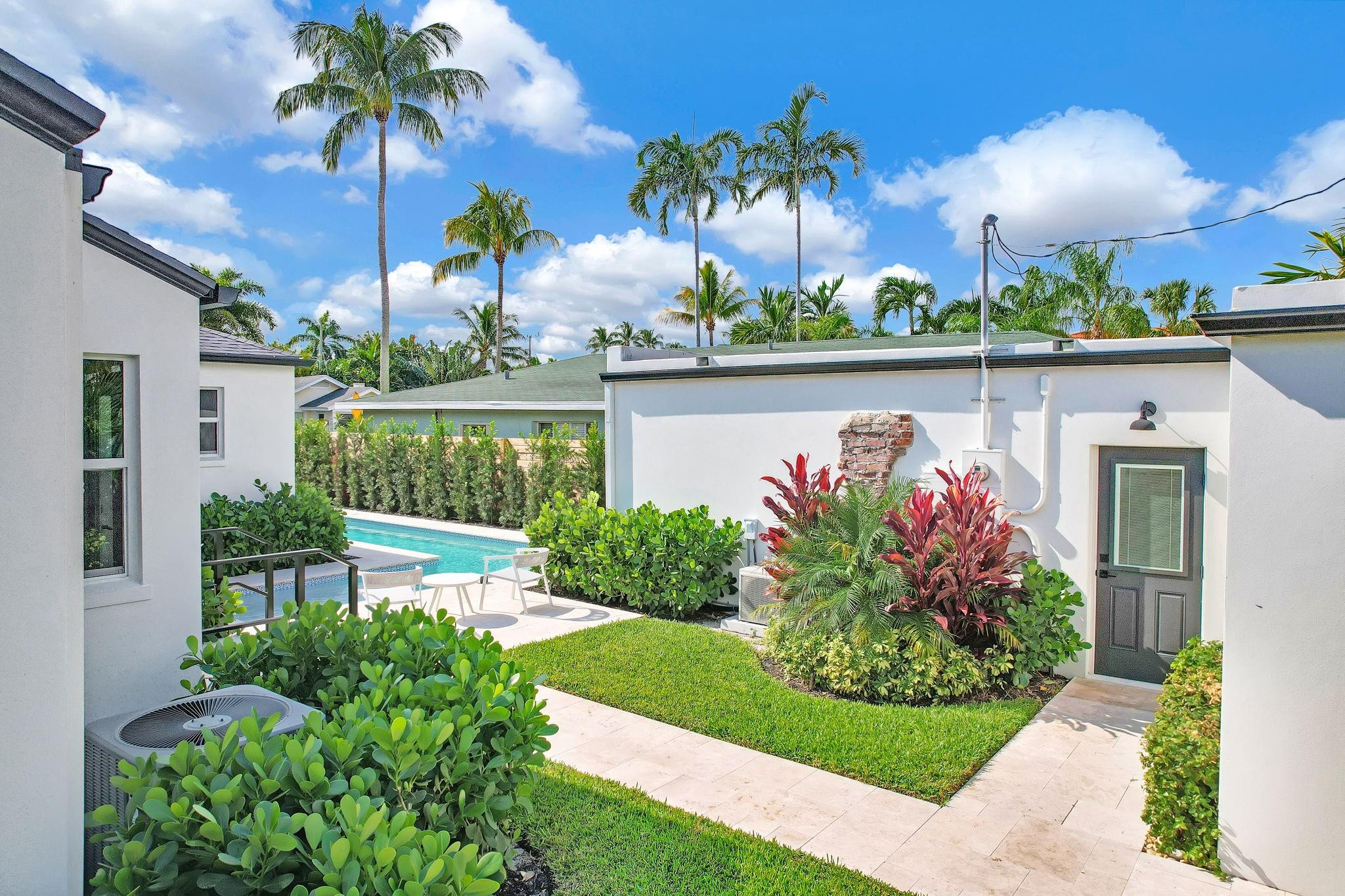 ESTS OF SOUTH PALM BEACH - Residential Lease