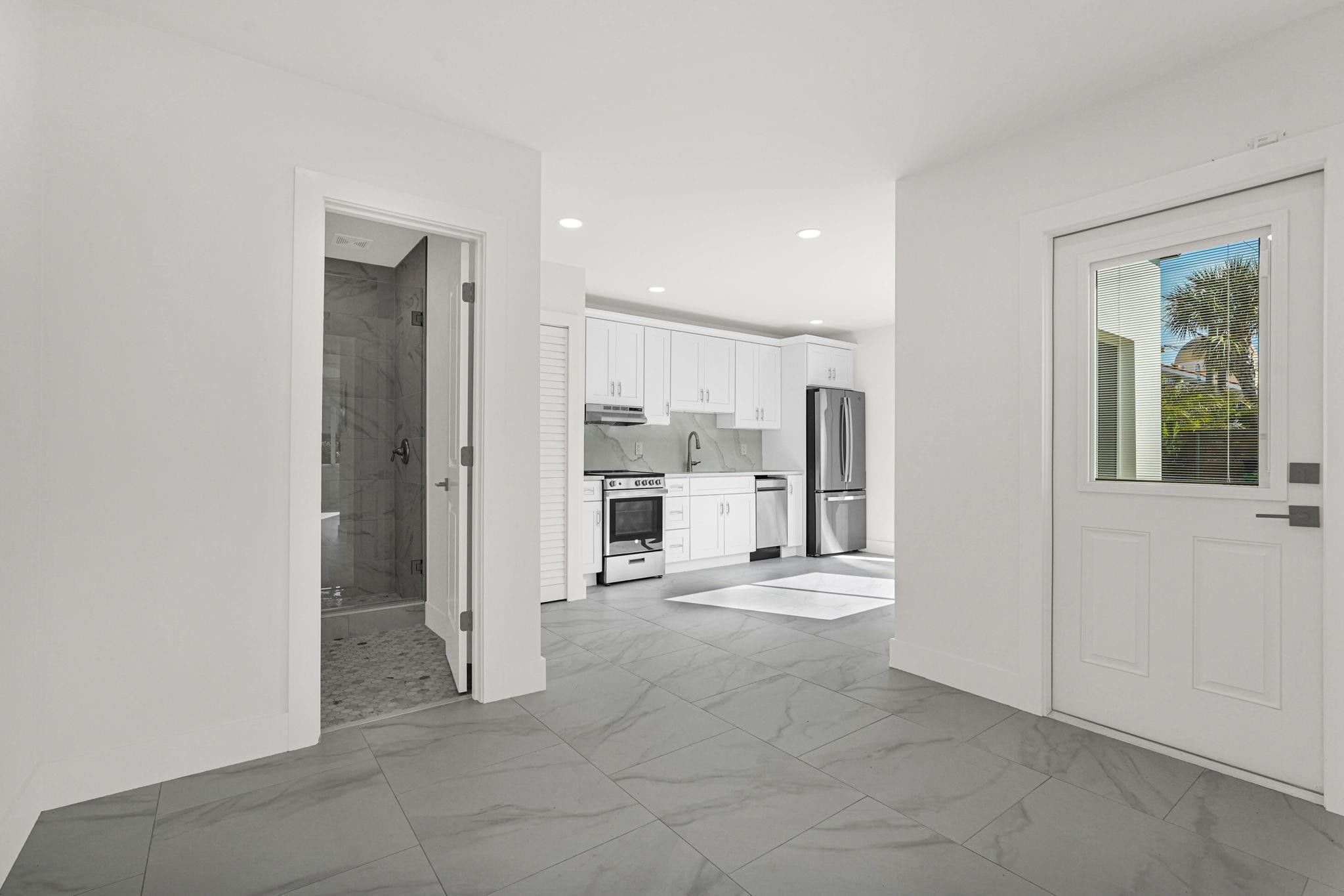 ESTS OF SOUTH PALM BEACH - Residential Lease