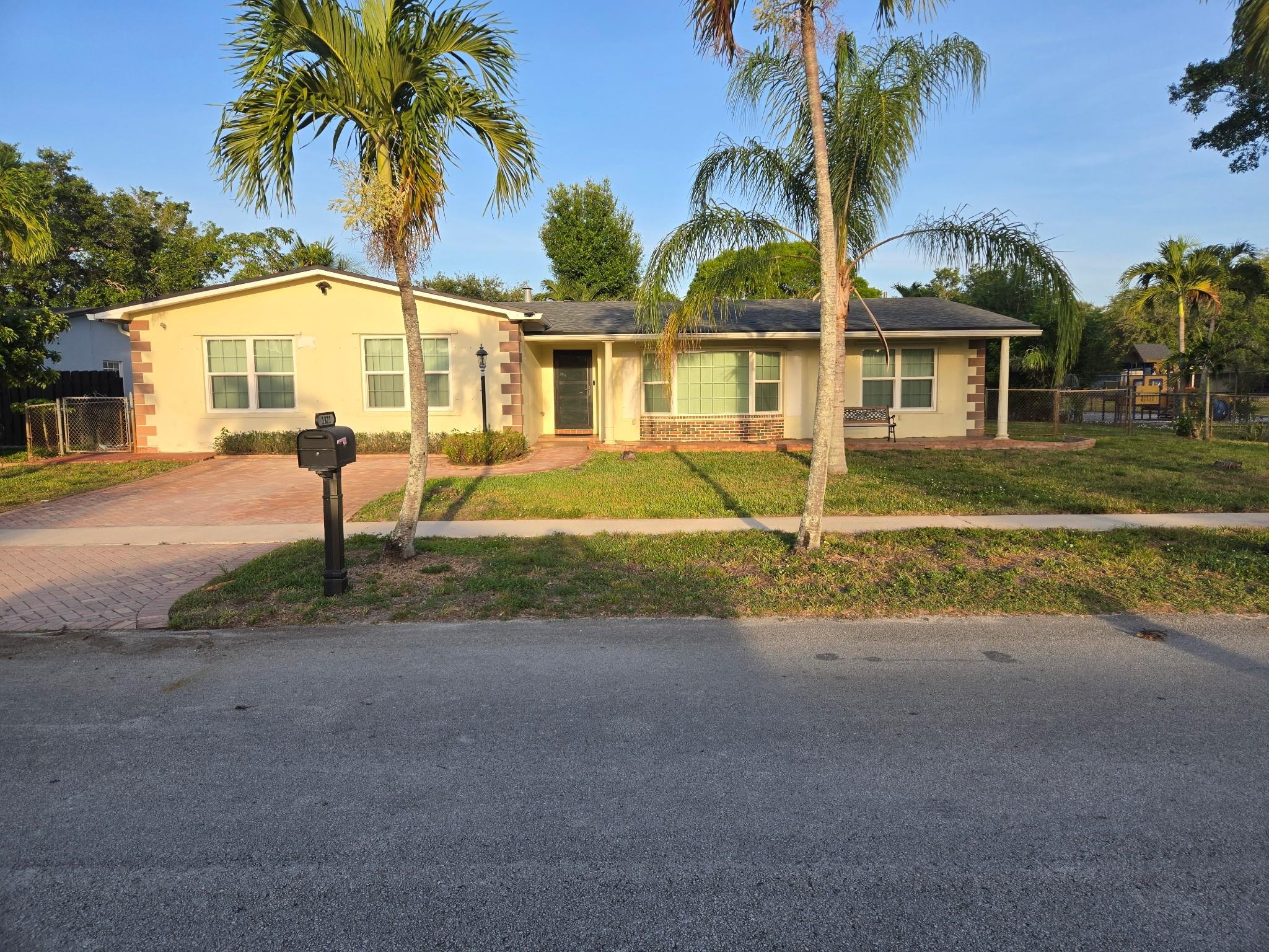 PRICE REDUCTION FOR A QUICK SALE!! Location Location Location! Come view this centrally located home in Pembroke Lakes with excellent schools. This home boasts 4 befrooms and 3 full bathrooms with 2 master bedrooms both exiting directly onto the screened patio. Master bedroom has new laminate flooring and paint. Don't miss out on making this beautiful home yours.