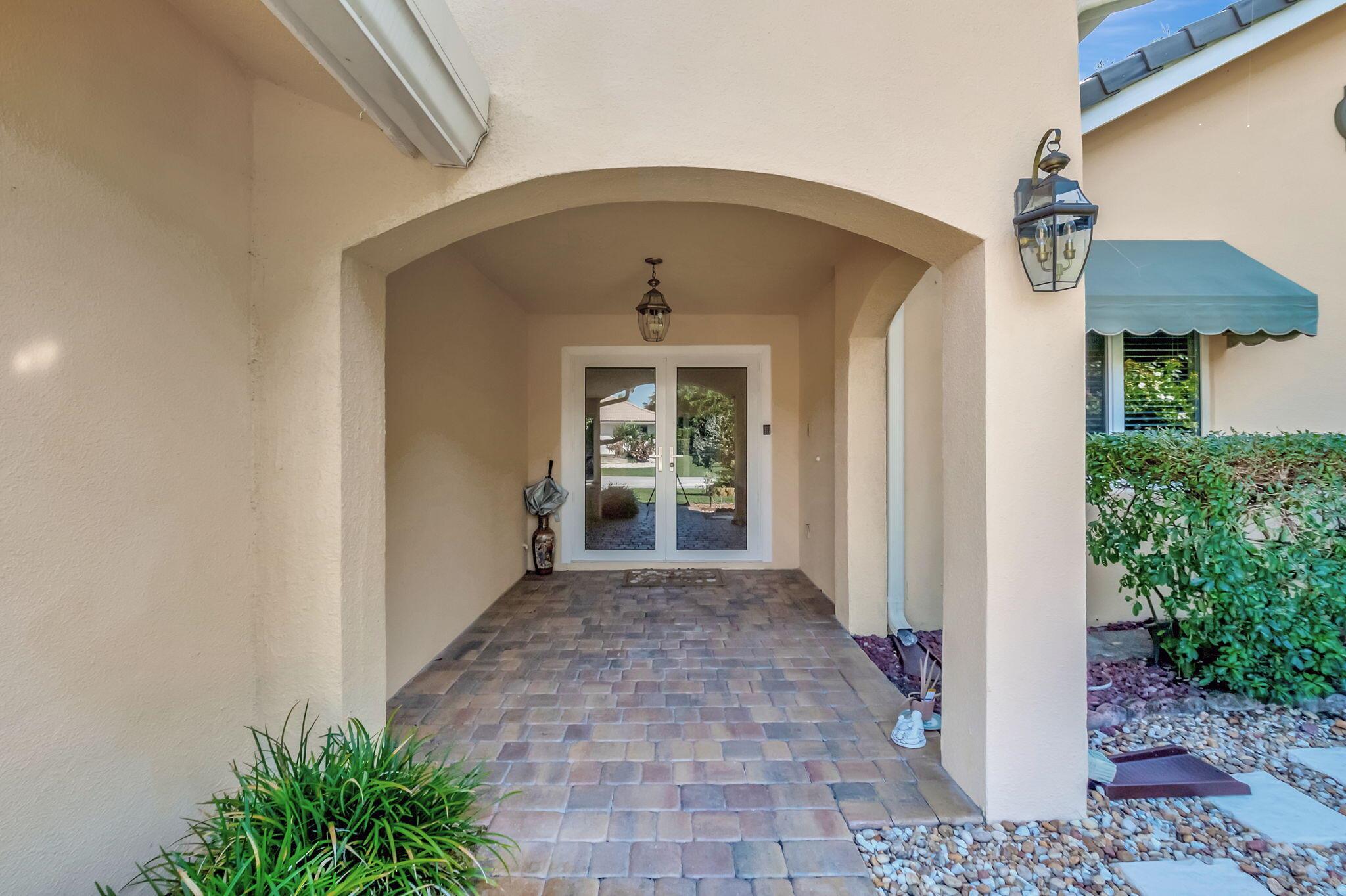 945 Greensward Lane
