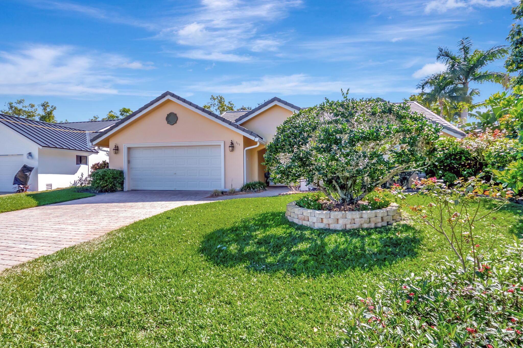 945 Greensward Lane