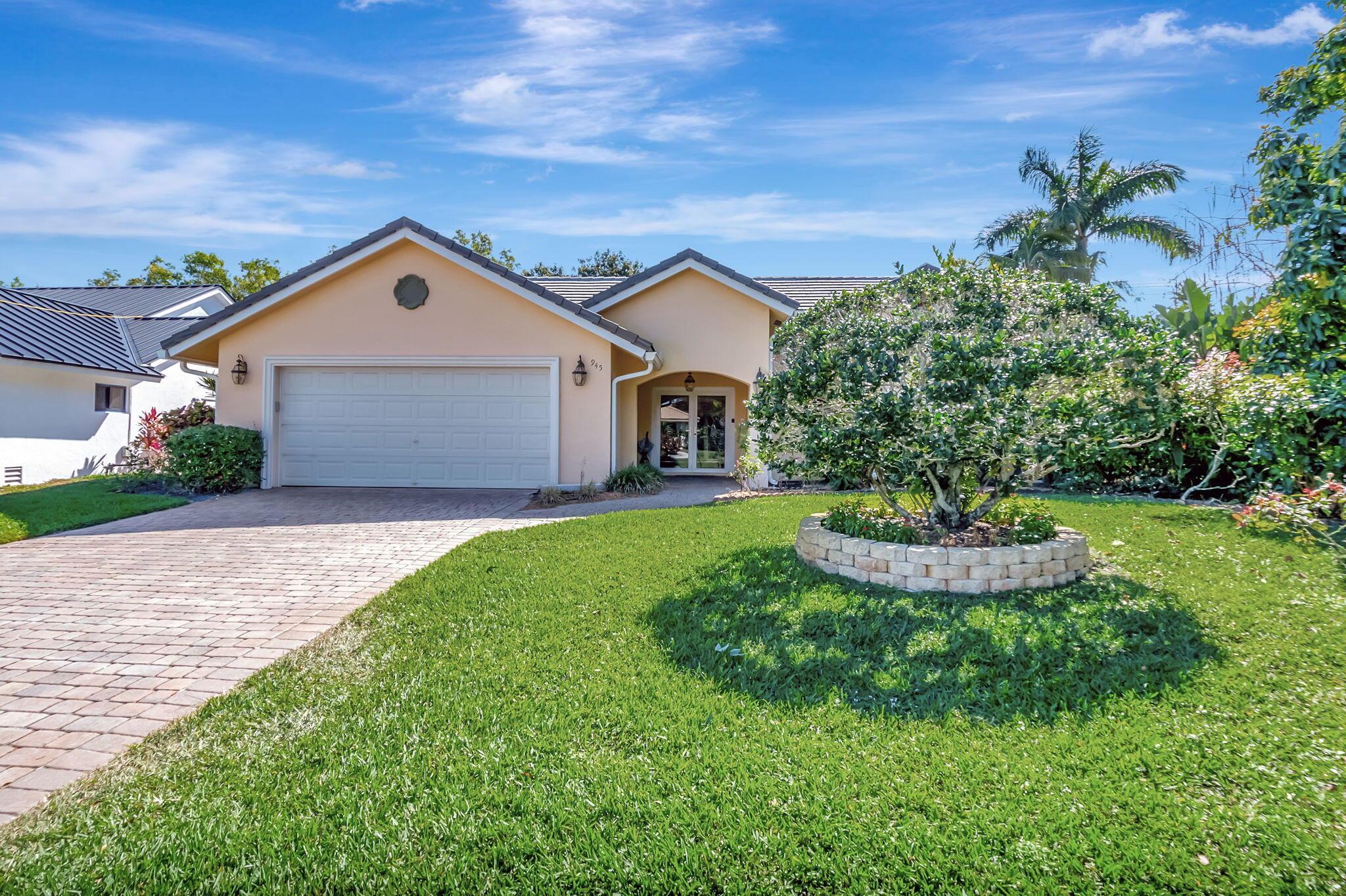945 Greensward Lane