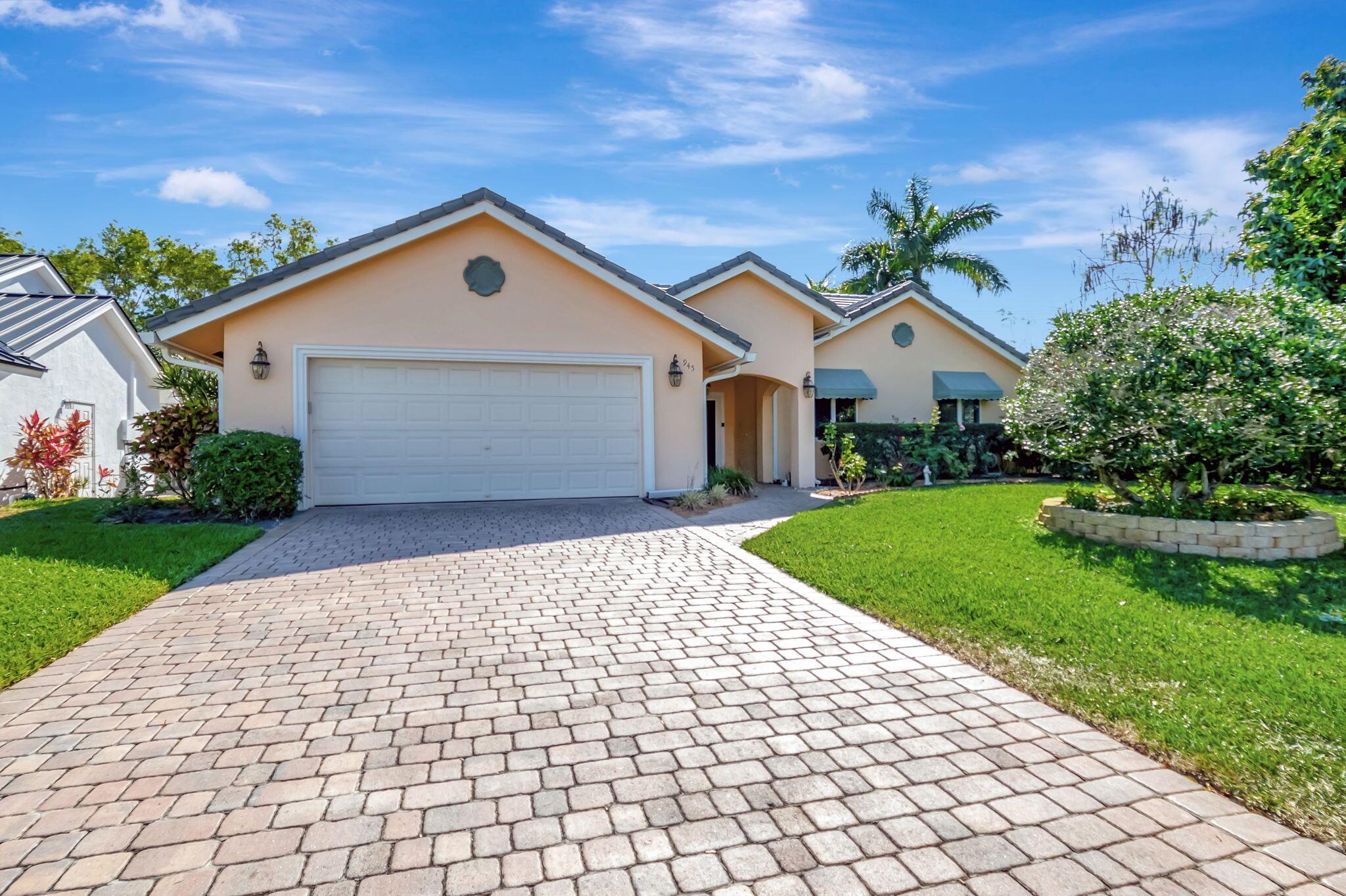 945 Greensward Lane