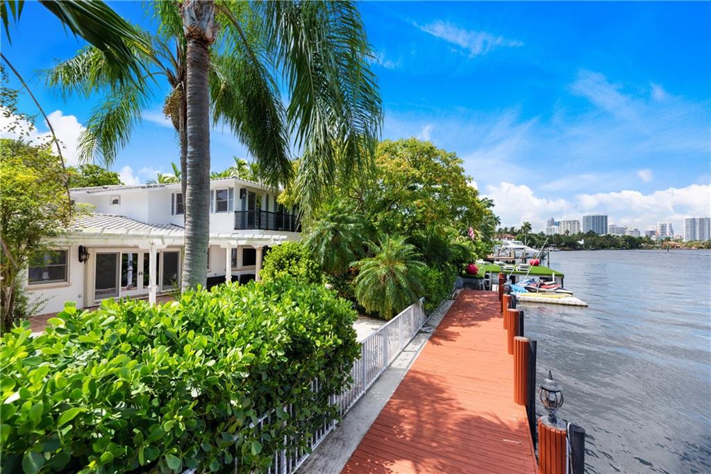 RIO VISTA ISLES - Residential