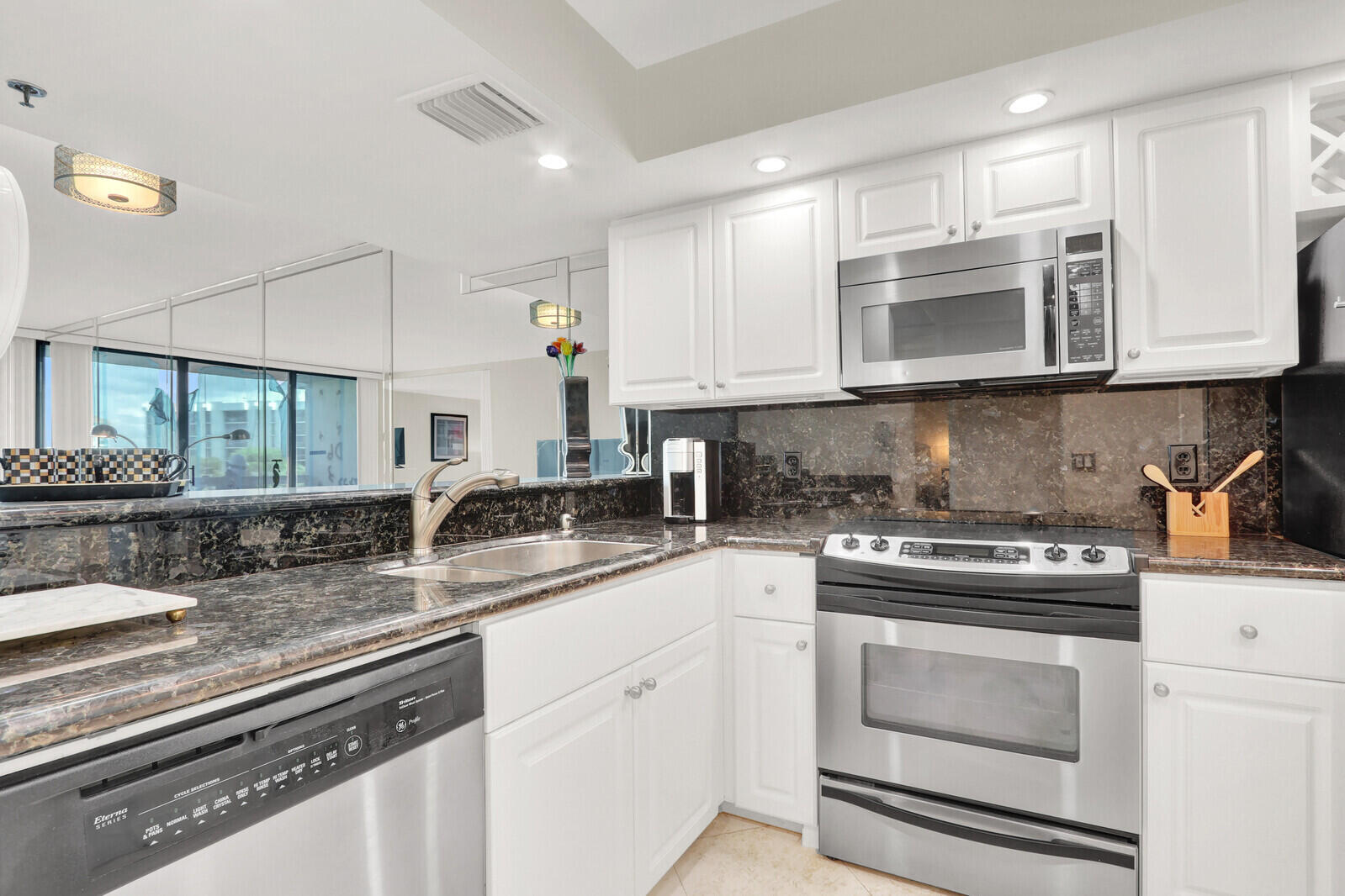 YACHT & RACQUET CLUB OF BOCA RATON CONDO - Residential