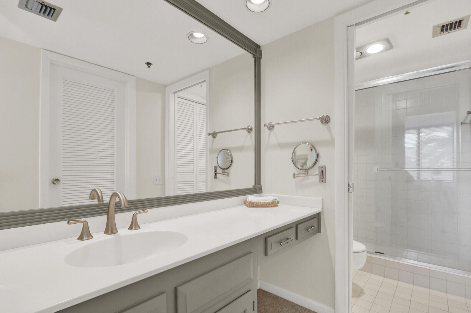 YACHT & RACQUET CLUB OF BOCA RATON CONDO - Residential