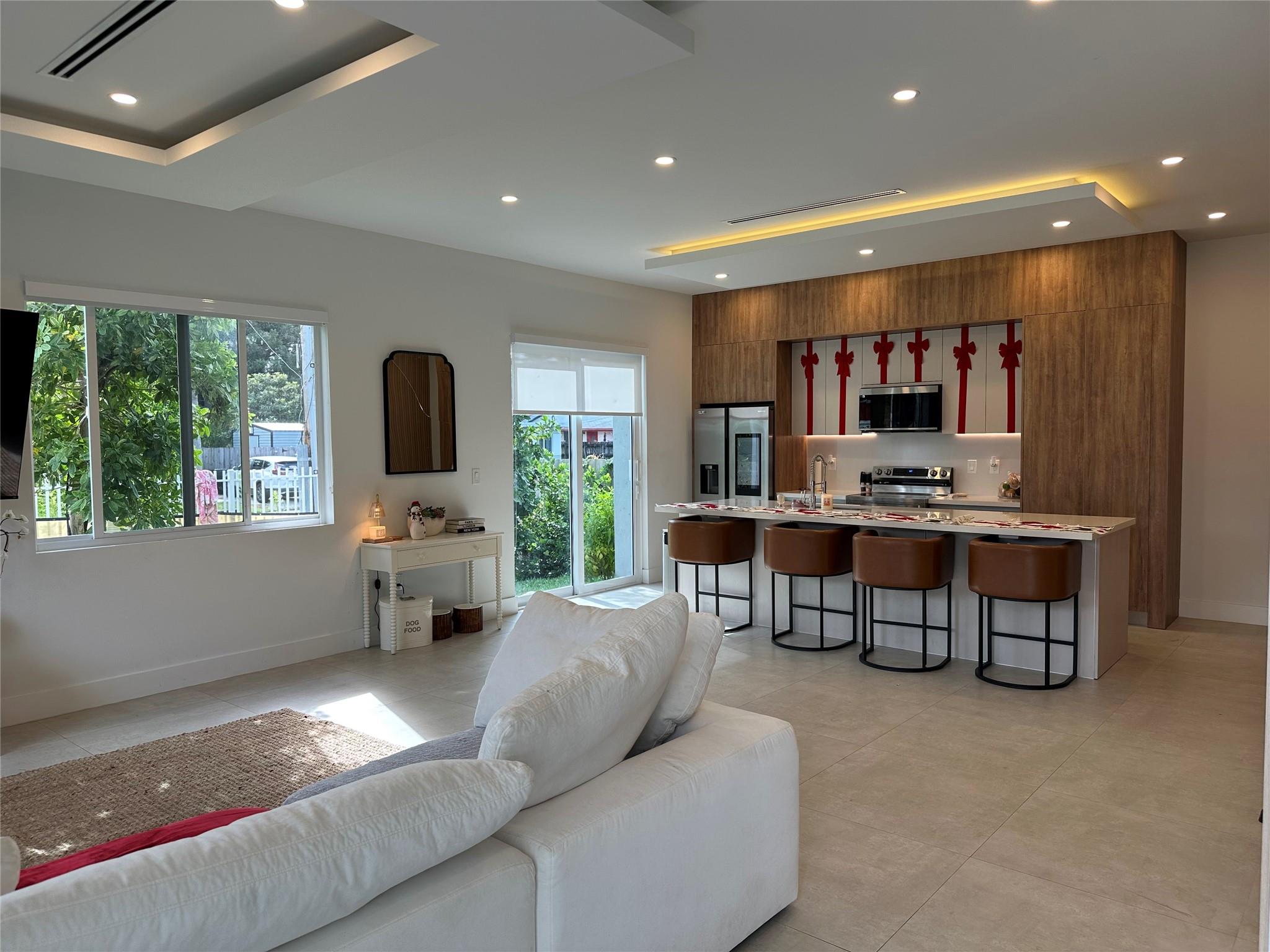 View photos, virtual tours, details... 2109 SW 18th Avenue