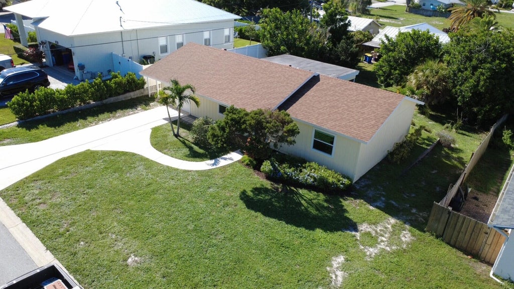 Photo of 7389 SE FLAMINGO Way, Hobe Sound, FL 33455 (MLS # B26080303)