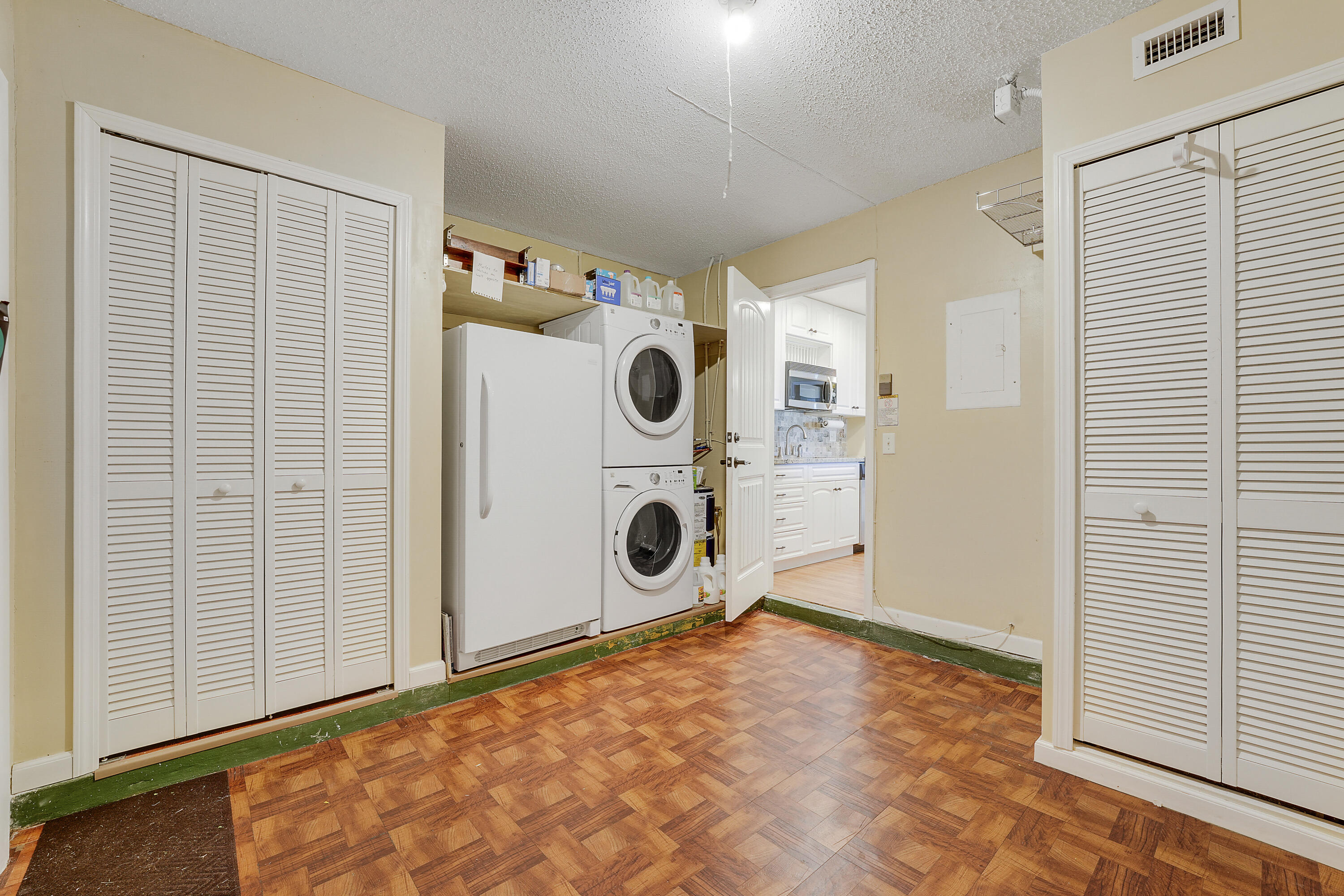 PALM BEACH LEISUREVILLE SEC 5A - Residential