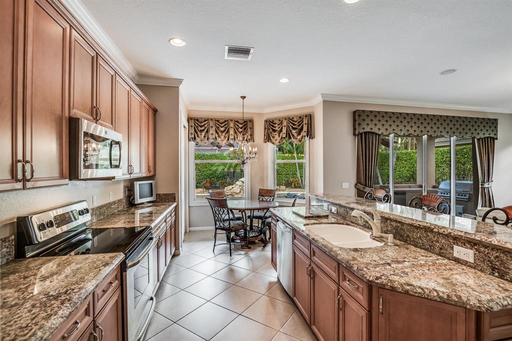 ISLES AT WELLINGTON / Grand Bay - Residential