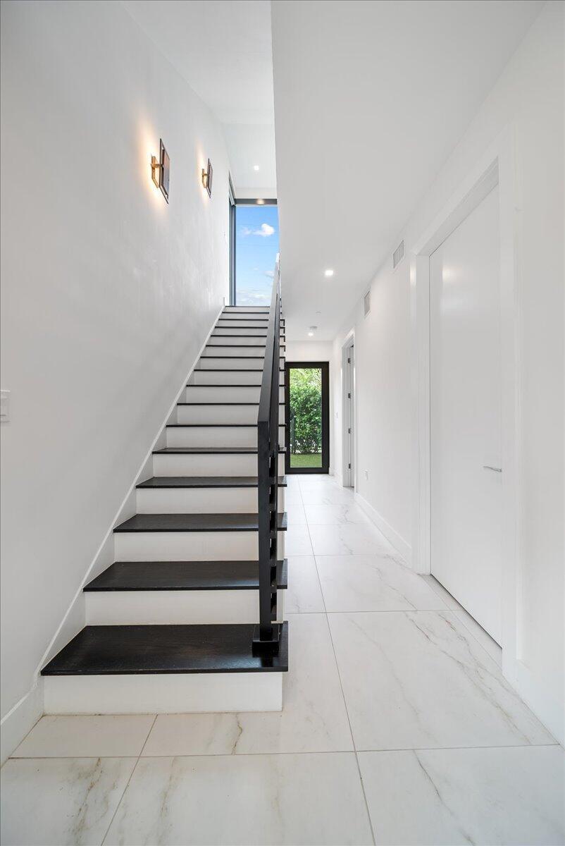 1054 N Victoria Park Road