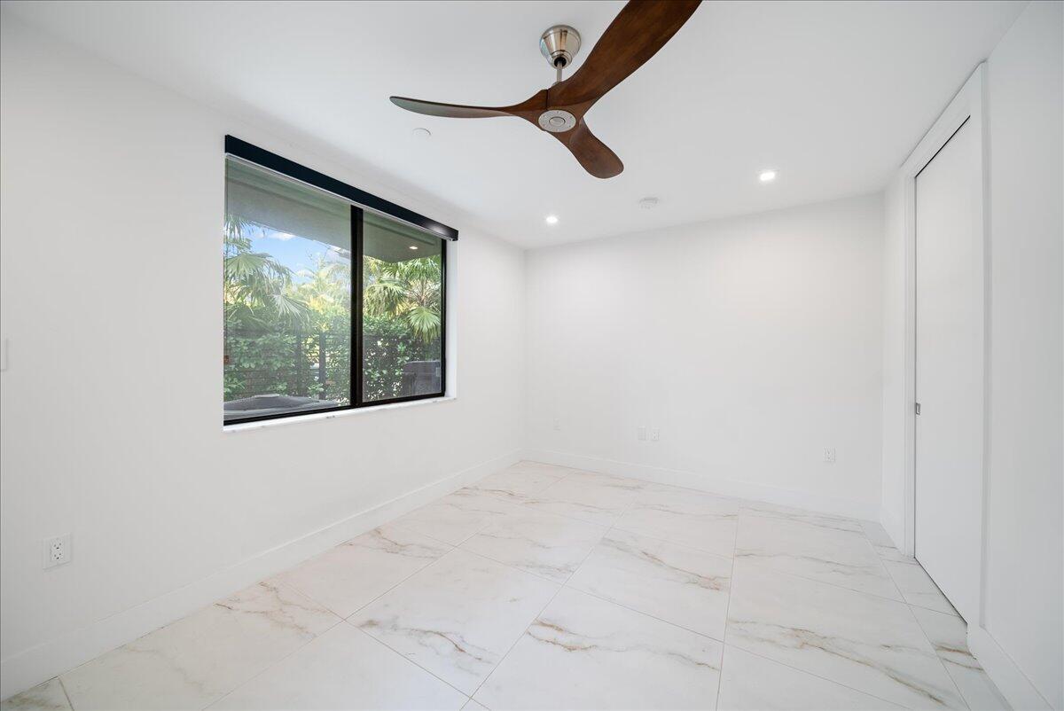 1054 N Victoria Park Road