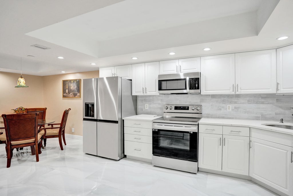 Photo of 5951 WELLESLEY PARK Drive #405, Boca Raton, FL 33433 (MLS # B26069562)