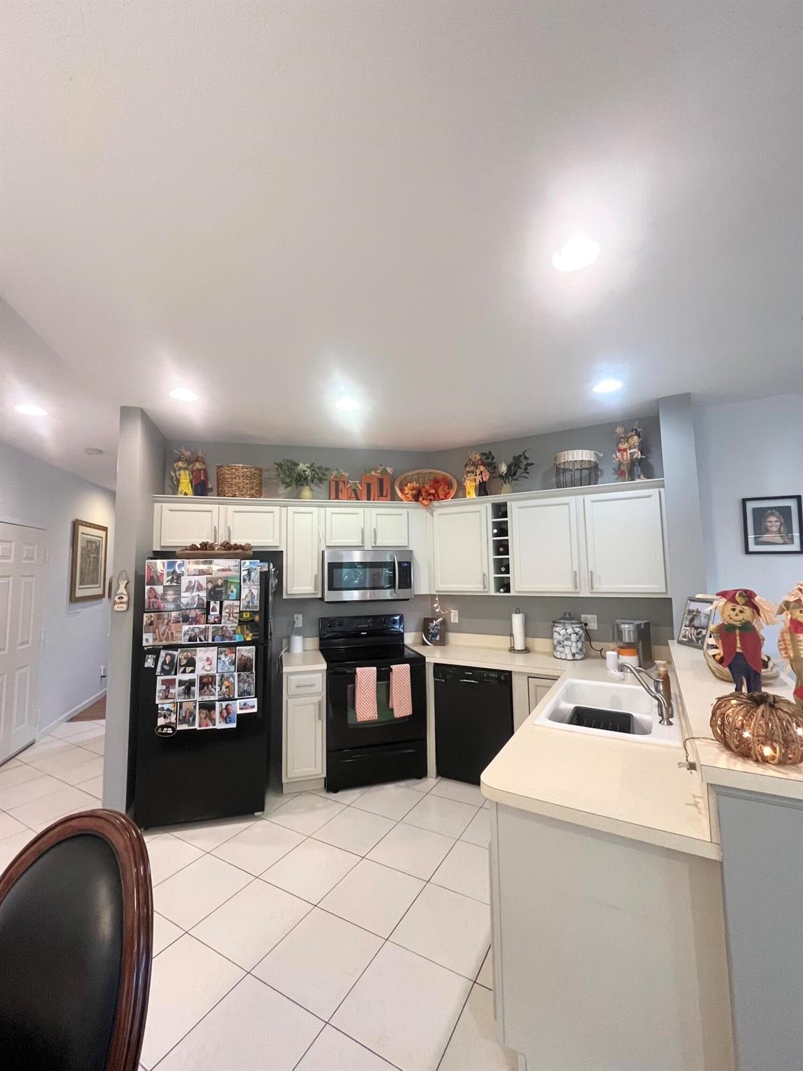 CASTLE PINES CONDOMINIUM - Residential Lease