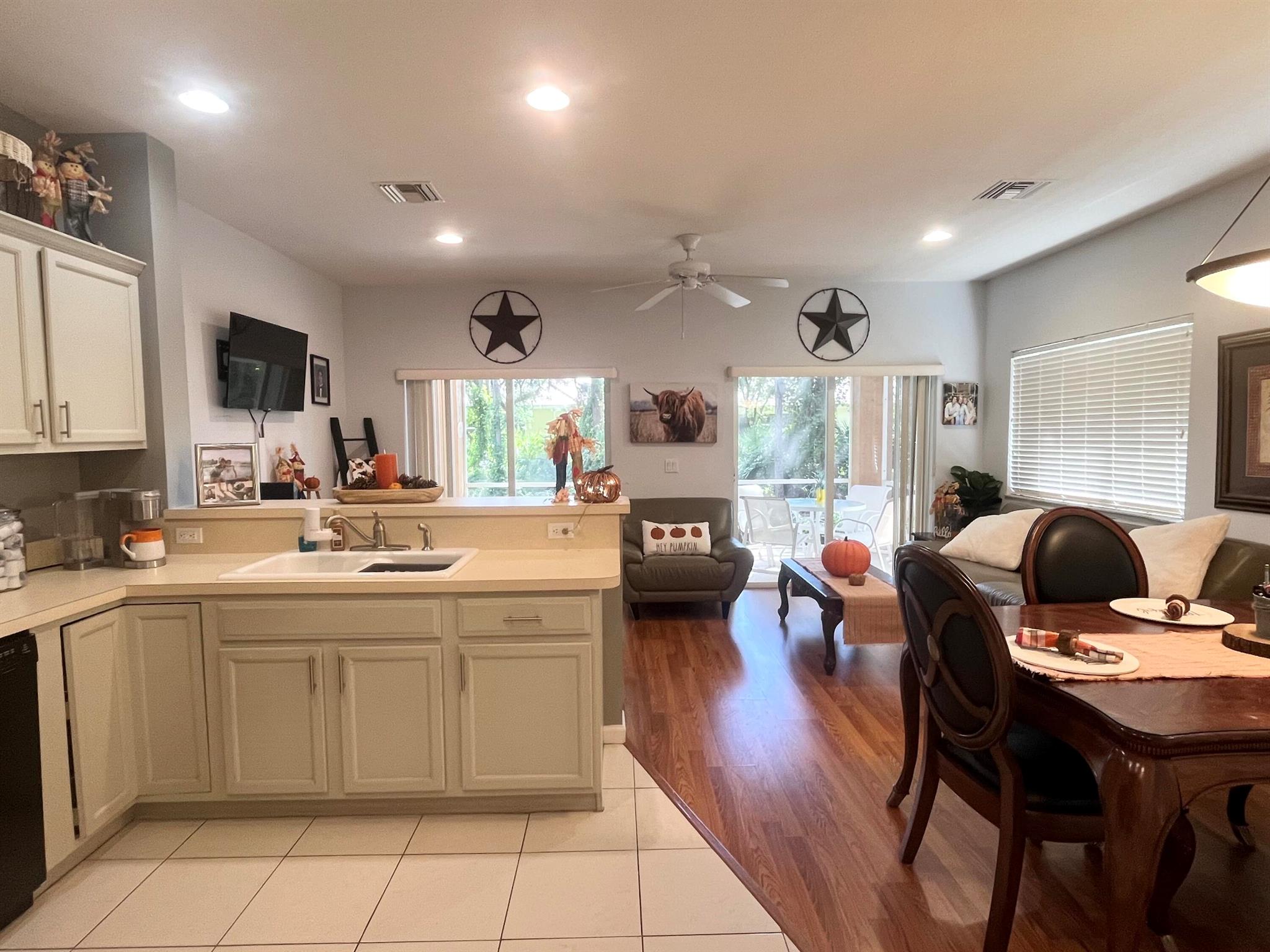 CASTLE PINES CONDOMINIUM - Residential Lease