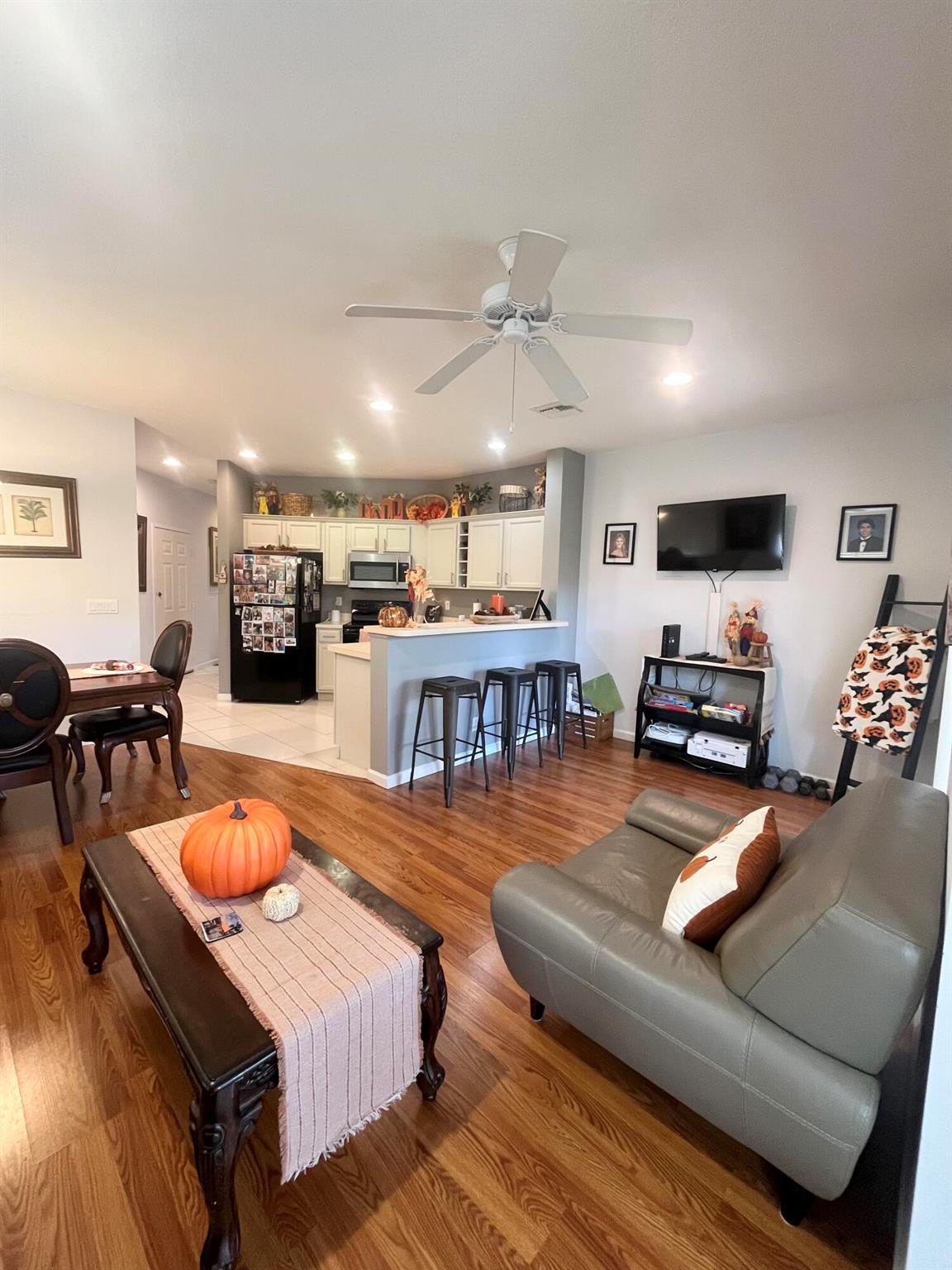 CASTLE PINES CONDOMINIUM - Residential Lease