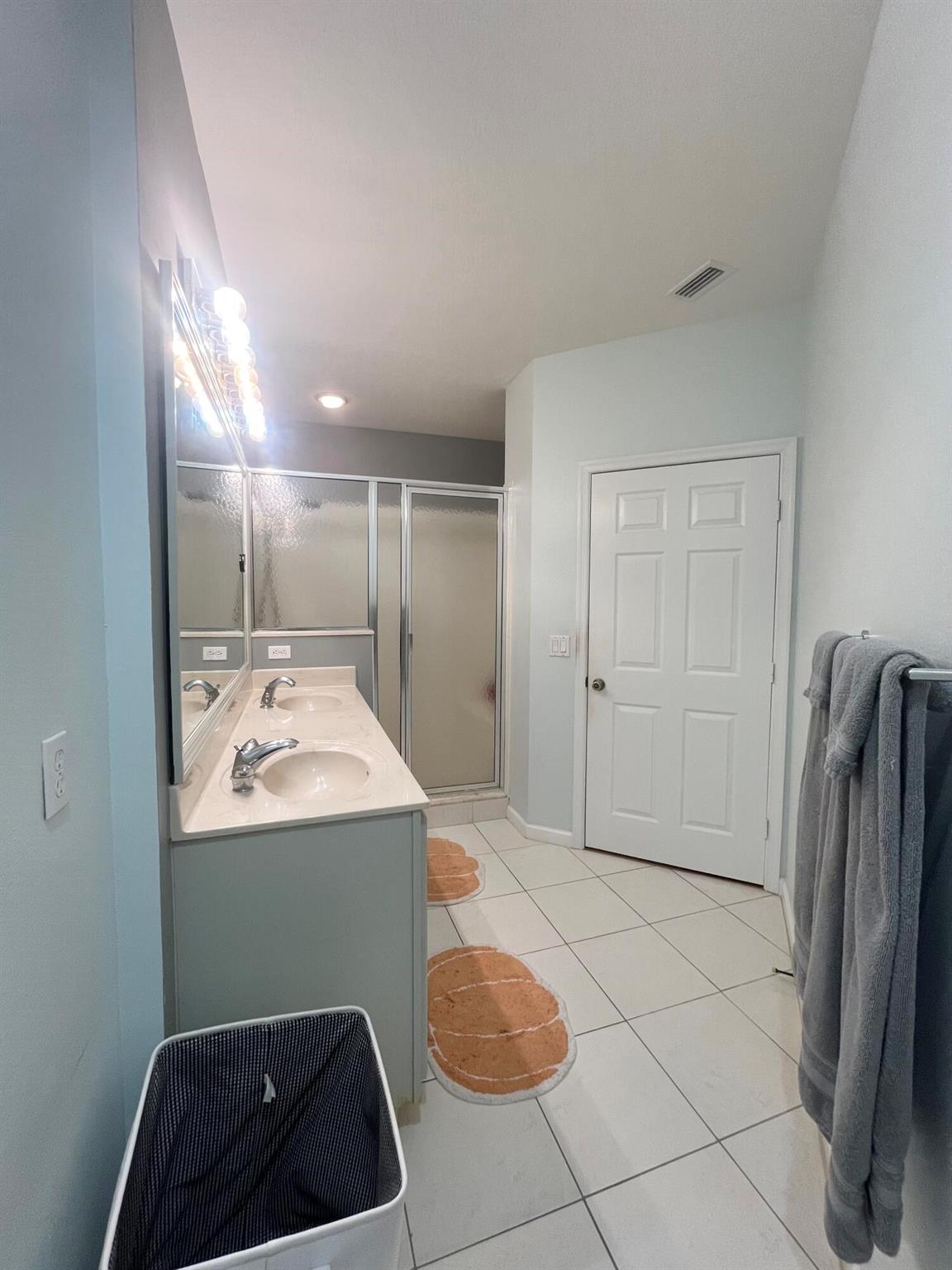 CASTLE PINES CONDOMINIUM - Residential Lease