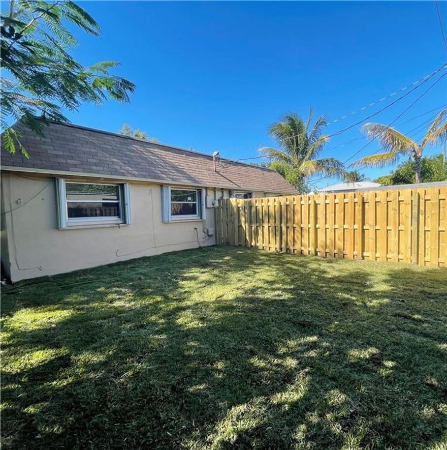 NO MINIMUM CREDIT SCORE, CREDIT HISTORY WILL BE REVIEWED. BEAUTIFUL, SPACIOUS, 3 BEDROOM 2 BATH DUPLEX WITH  MODERN KITCHEN, STAINLESS STEEL APPLIANCES, LAMINATE FLOORS THROUGHOUT THE PROPERTY, NEWER AC, LAUNDRY ROOM WITH WASHER AND DRYER, AND A FENCED BACK YARD. 1 PET OK.  RENT INCLUDES PEST CONTROL AND LANDSCAPING. A NEW METAL ROOF IS BEING INSTALLED. ONLY TWO MONTHS TO MOVE IN. THE BEST LANDLORD!