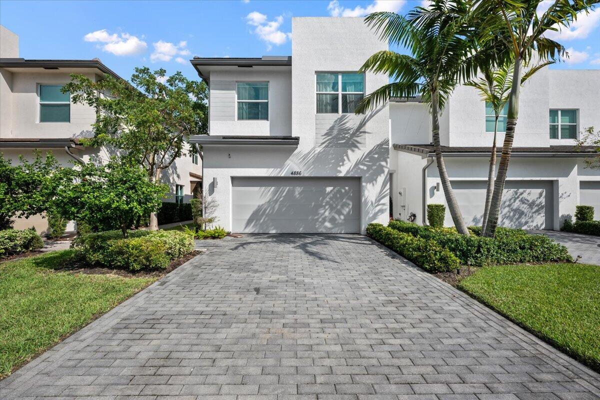 4886 Navali Drive