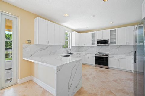 Single Family Residence in Weston FL 3660 Heron Ridge Ln Ln 2.jpg