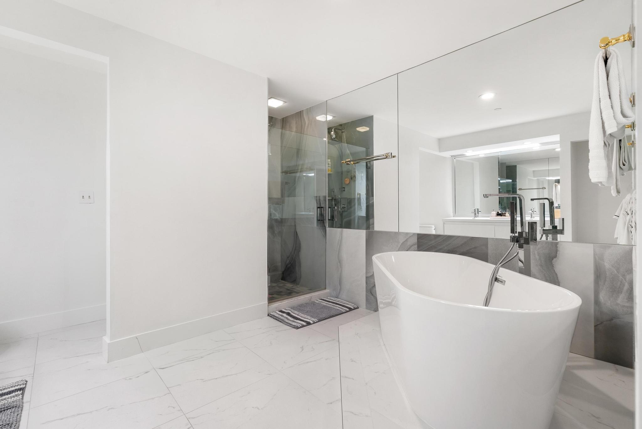529 S Flagler Drive S Th3f, West Palm Beach, FL, 33401/$2,200,000 4 529 S Flagler Drive S Th3f