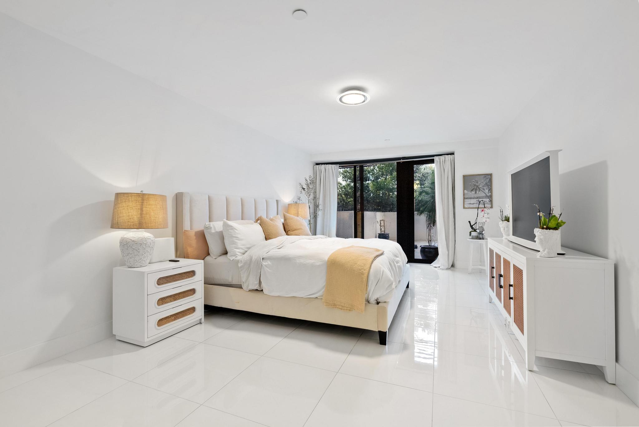 529 S Flagler Drive S Th3f, West Palm Beach, FL, 33401/$2,200,000 3 529 S Flagler Drive S Th3f