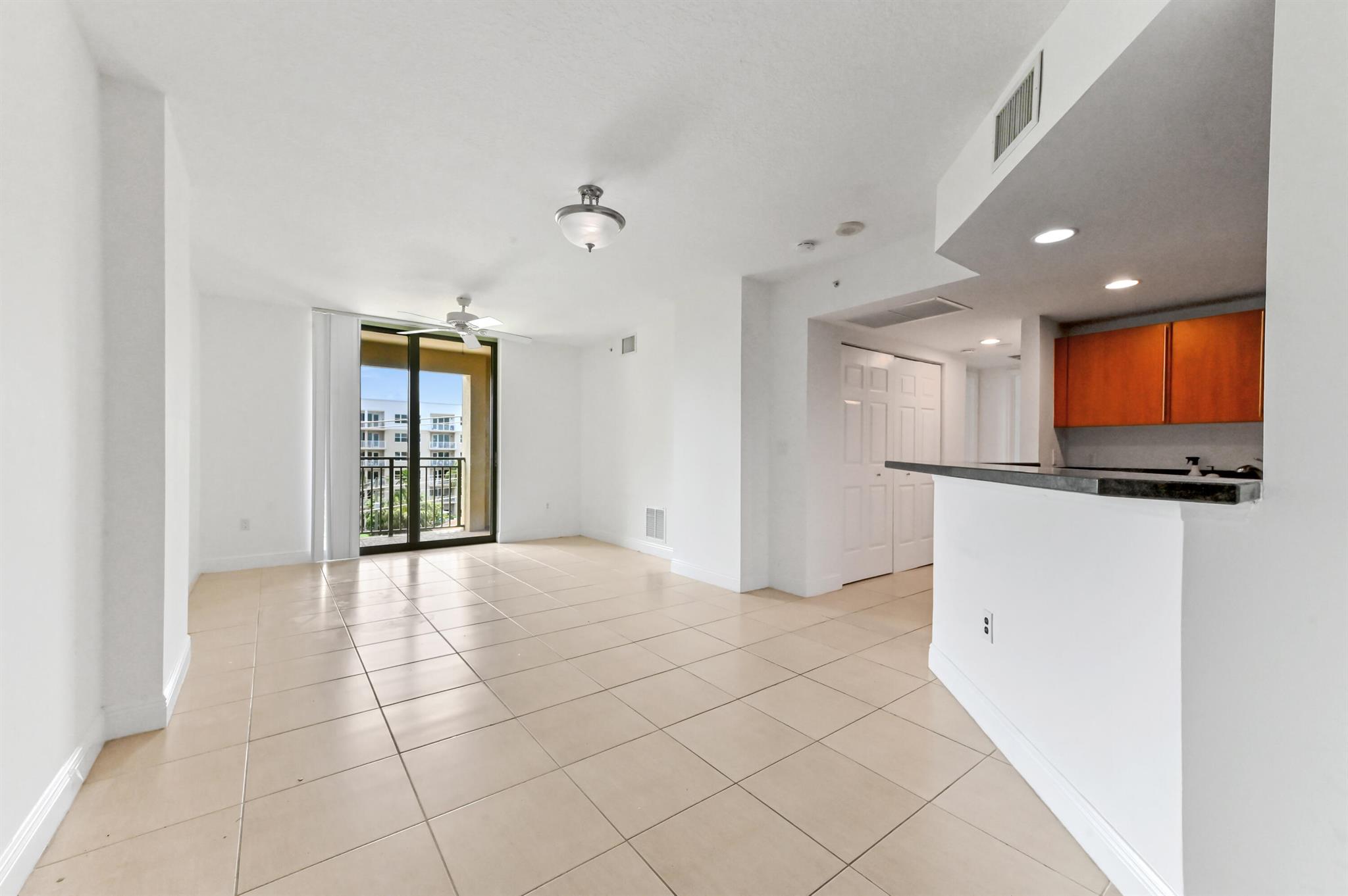 610 Clematis Street 638, West Palm Beach, FL, 33401/$425,000 2 610 Clematis Street 638