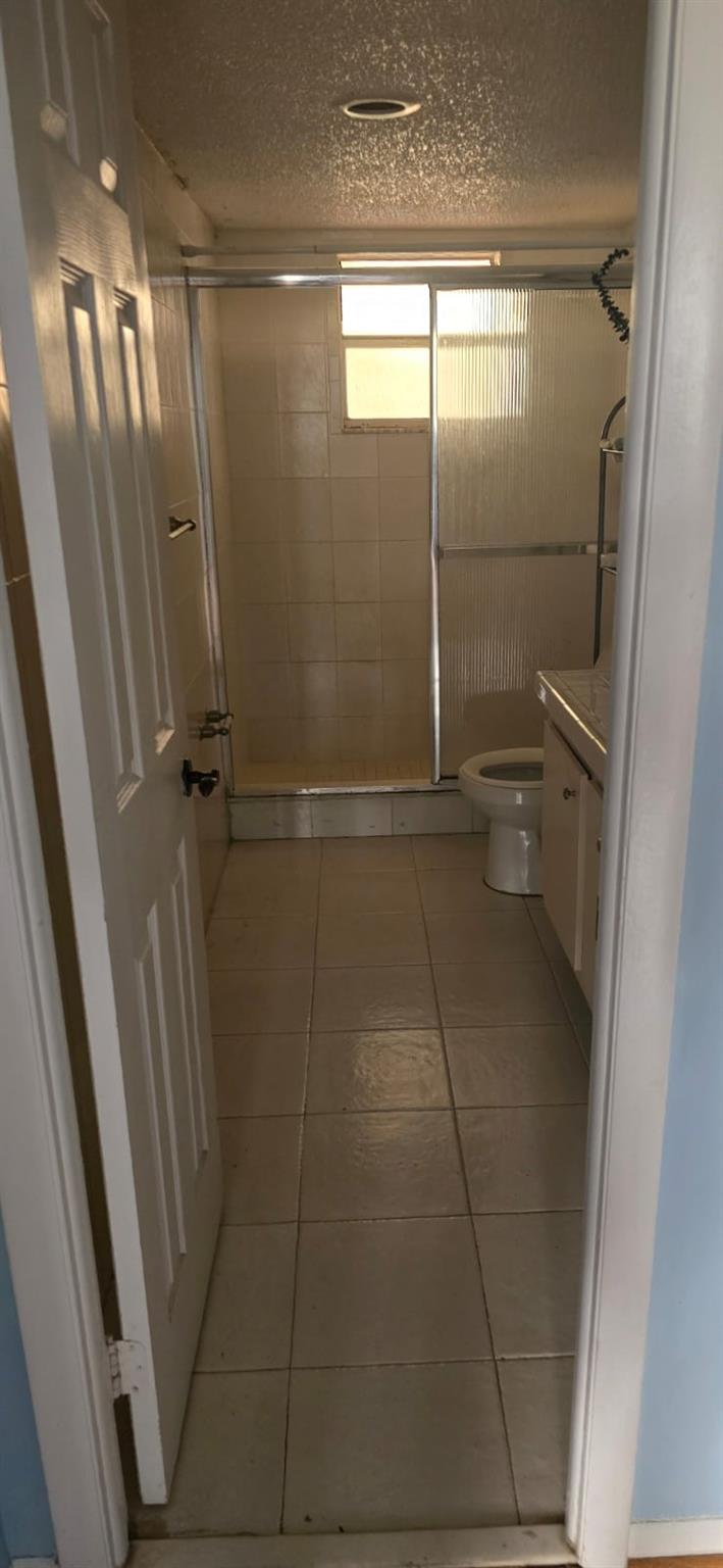Spacious and Renovated 2/2 condo in "Polynesian Gardens", located in the heart of Plantation. The property is well kept and offers resort-style amenities such as "EXERCISE ROOM, SAUNA, BILLIARD, CLUB HOUSE, LARGE SWIMMING POOL, BBQ/TIKI/DINING AREA, TWO REGULATION TENNIS COURTS. Property has NEW appliances and is fully updated.
