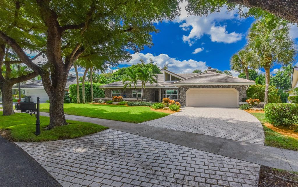 Photo of 1925 Parkside Circle S, Boca Raton, FL 33486 (MLS # R10933956)