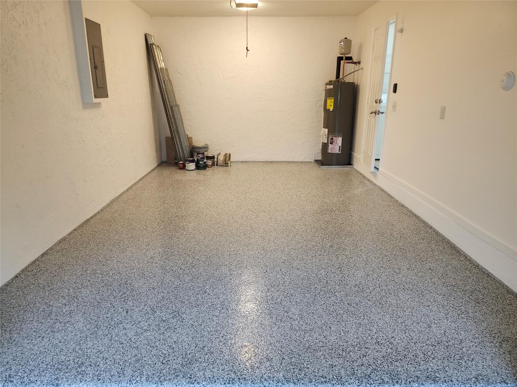 THE ACREAGE - Residential Lease