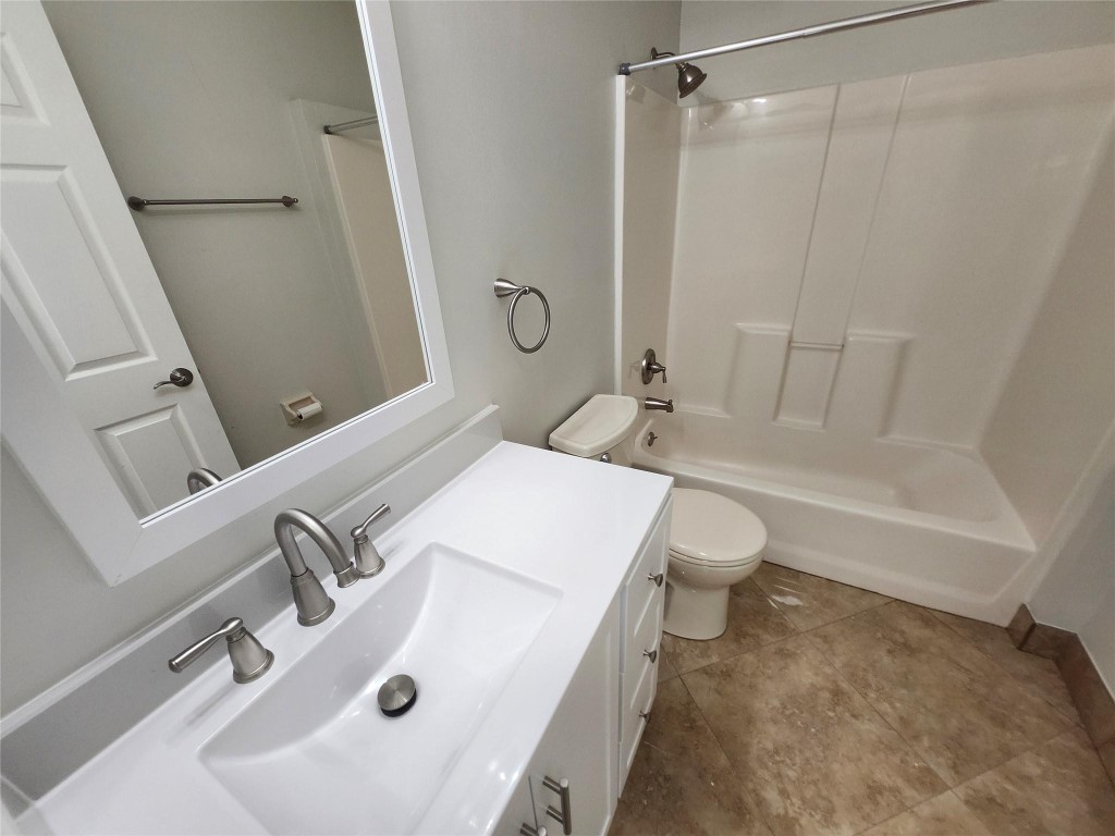 THE ACREAGE - Residential Lease