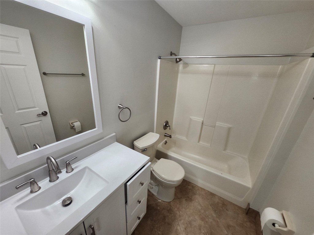 THE ACREAGE - Residential Lease